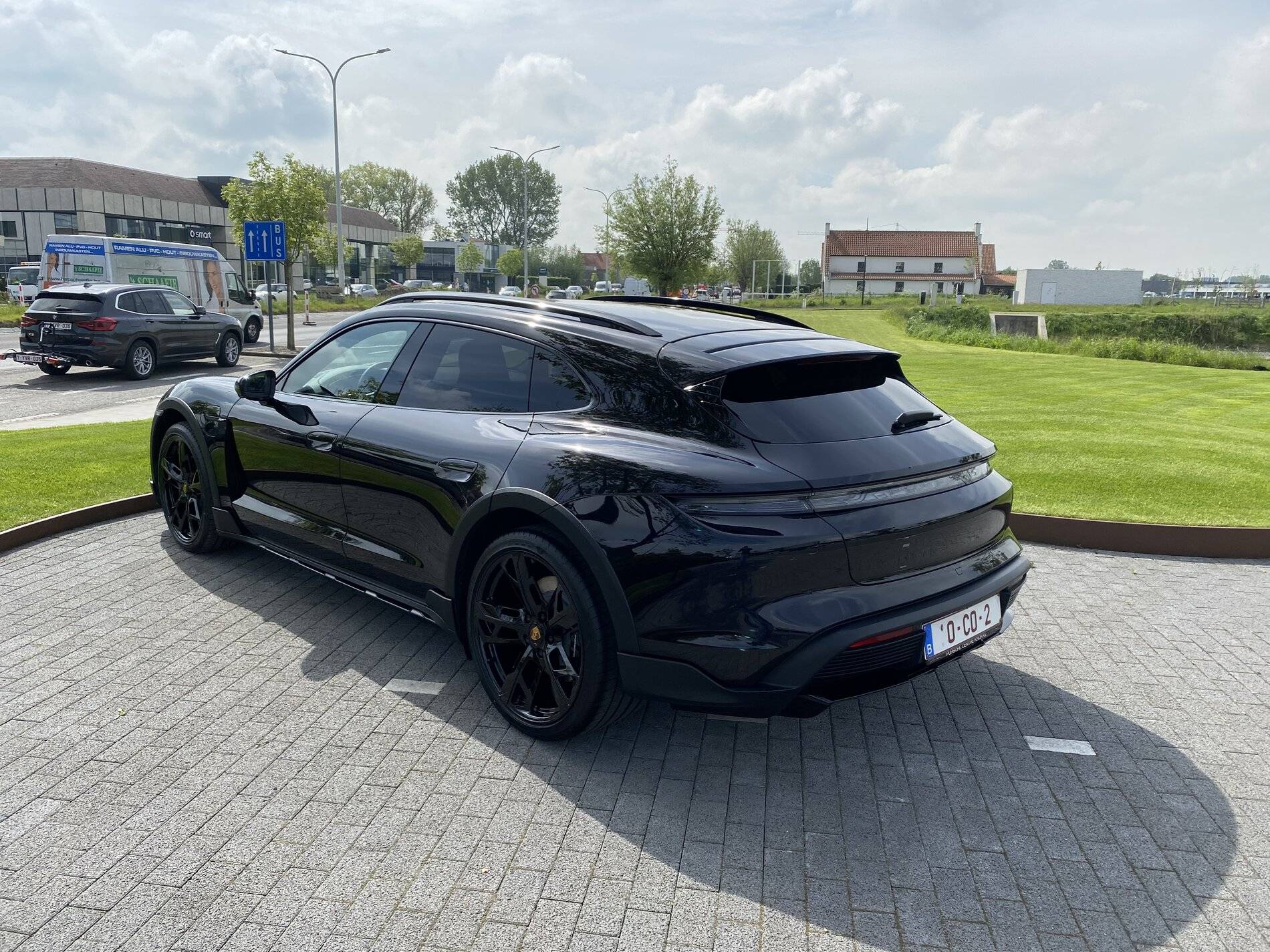 Porsche Taycan Maximum charging speed 207C3DD0-96A1-42CE-8889-3446263A802D