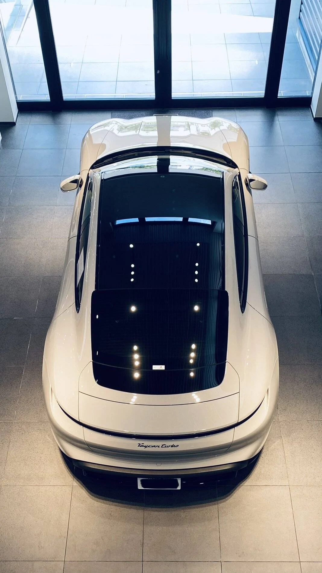 Porsche Taycan CHALK Taycan Club 85B0A097-221C-4840-AED3-7E5005565FCC