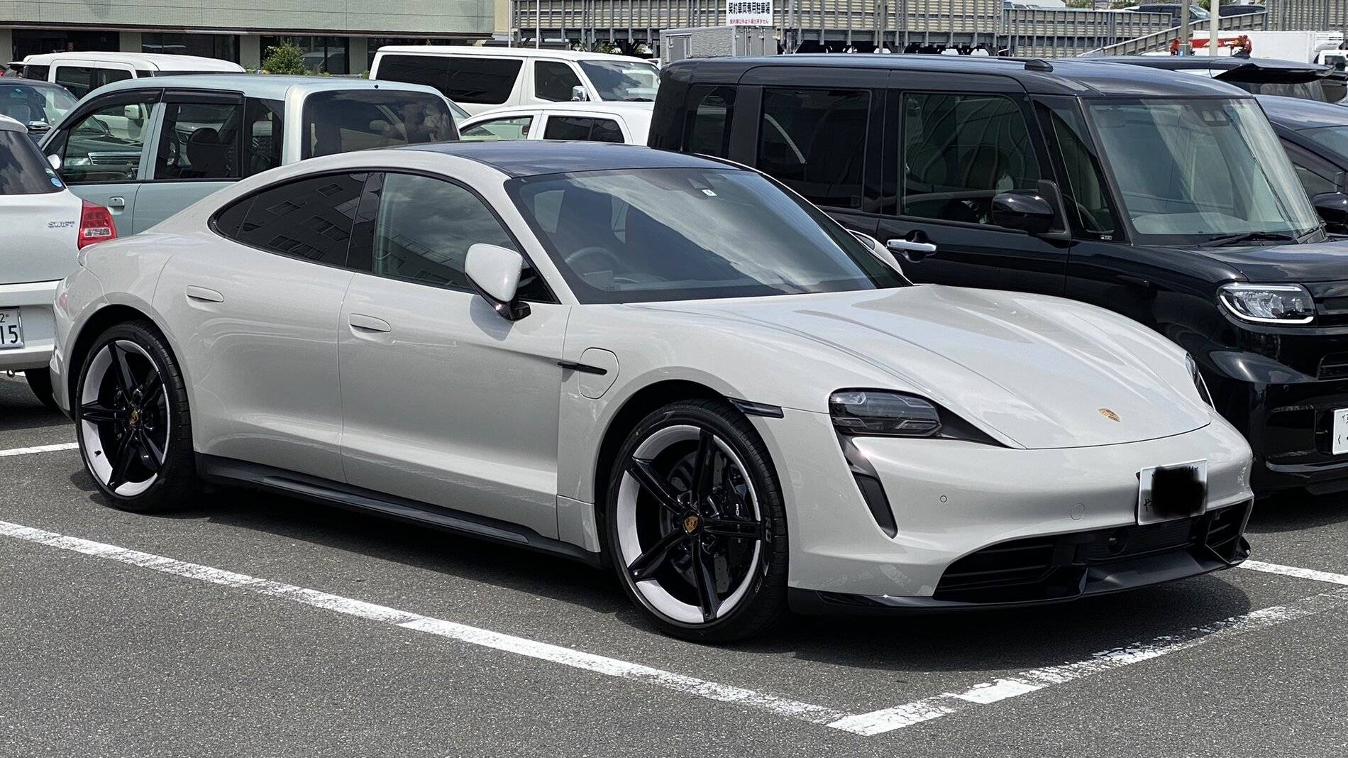 Porsche Taycan Taycan 4S vs. Turbo: Wham 350EA557-2002-47BC-872C-43E4BC5AB2D1