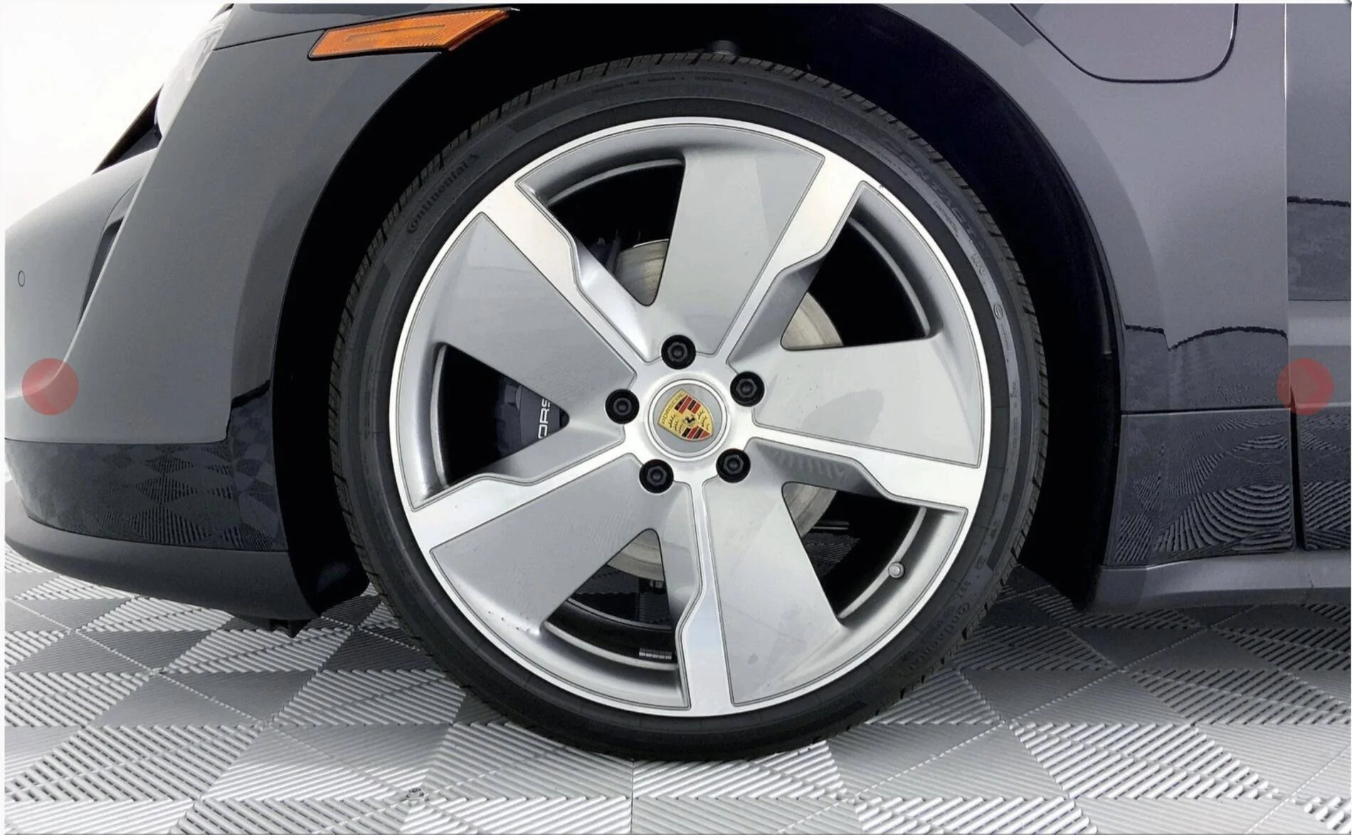 Porsche Taycan Wheels and Calipers 8D697F60-D7AF-4121-A4DF-94074F7813AC