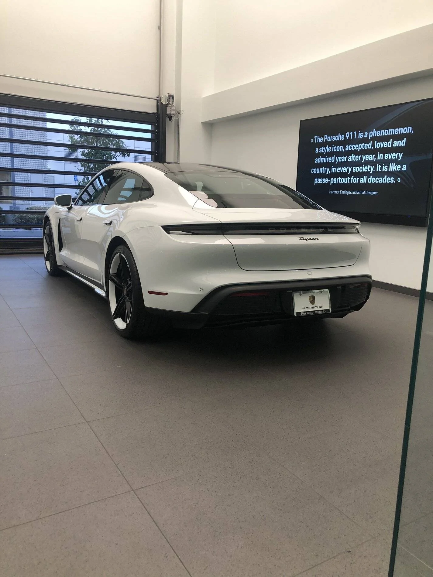 Porsche Taycan CARRARA WHITE Taycan Club CBDEC999-404D-43F2-8680-8CA89820C8B2