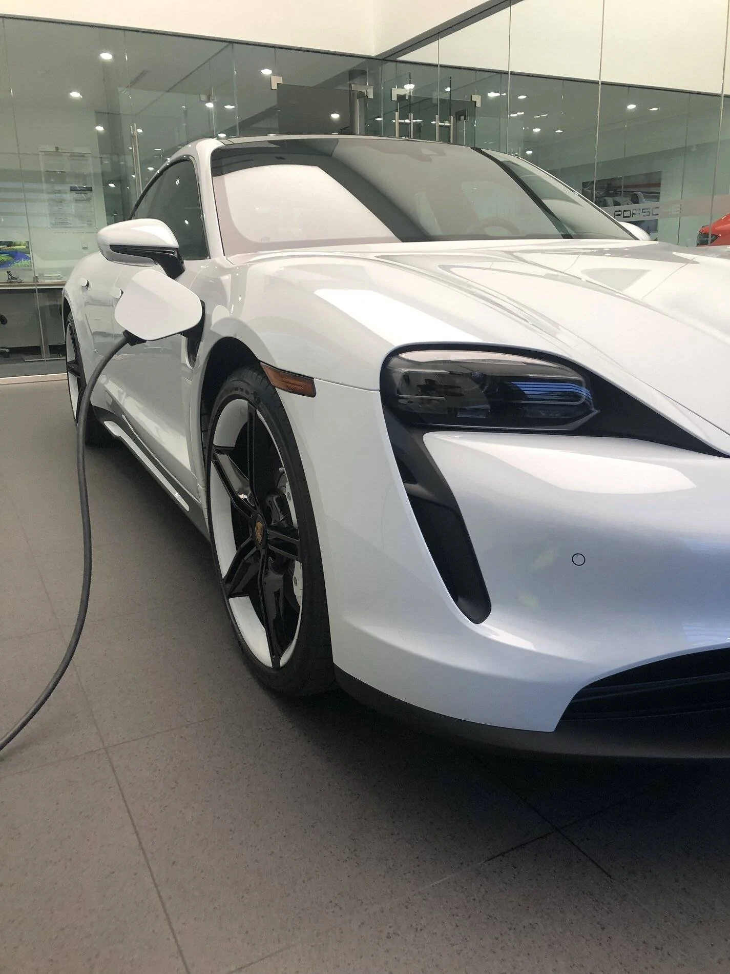 Porsche Taycan CARRARA WHITE Taycan Club 52150F50-C20C-480C-B504-C49C0090D500