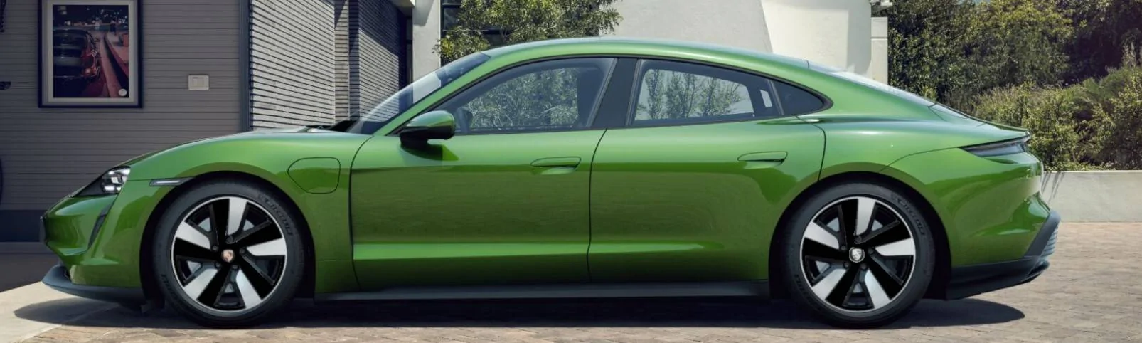 taycan aero s center blacked.jpg