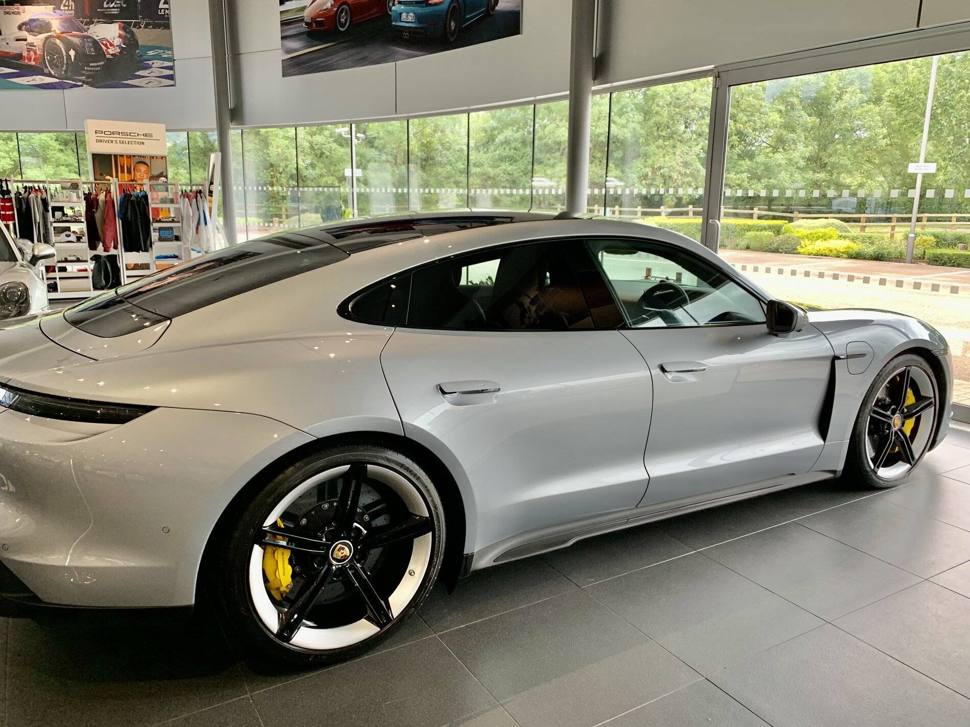 Porsche Taycan Hello 74A88C68-16D7-4C36-955A-41BD960CFE6C