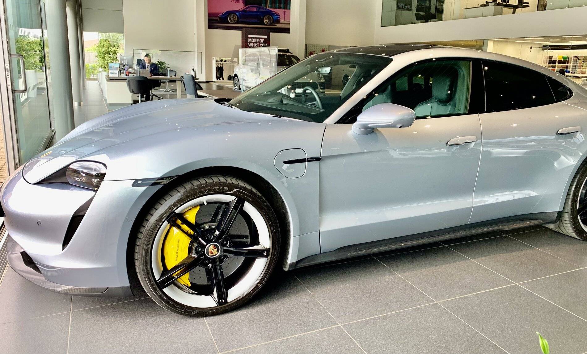Porsche Taycan DOLOMITE SILVER Taycan Club 9E45BB3B-C016-467D-9D08-B10AF4467D06