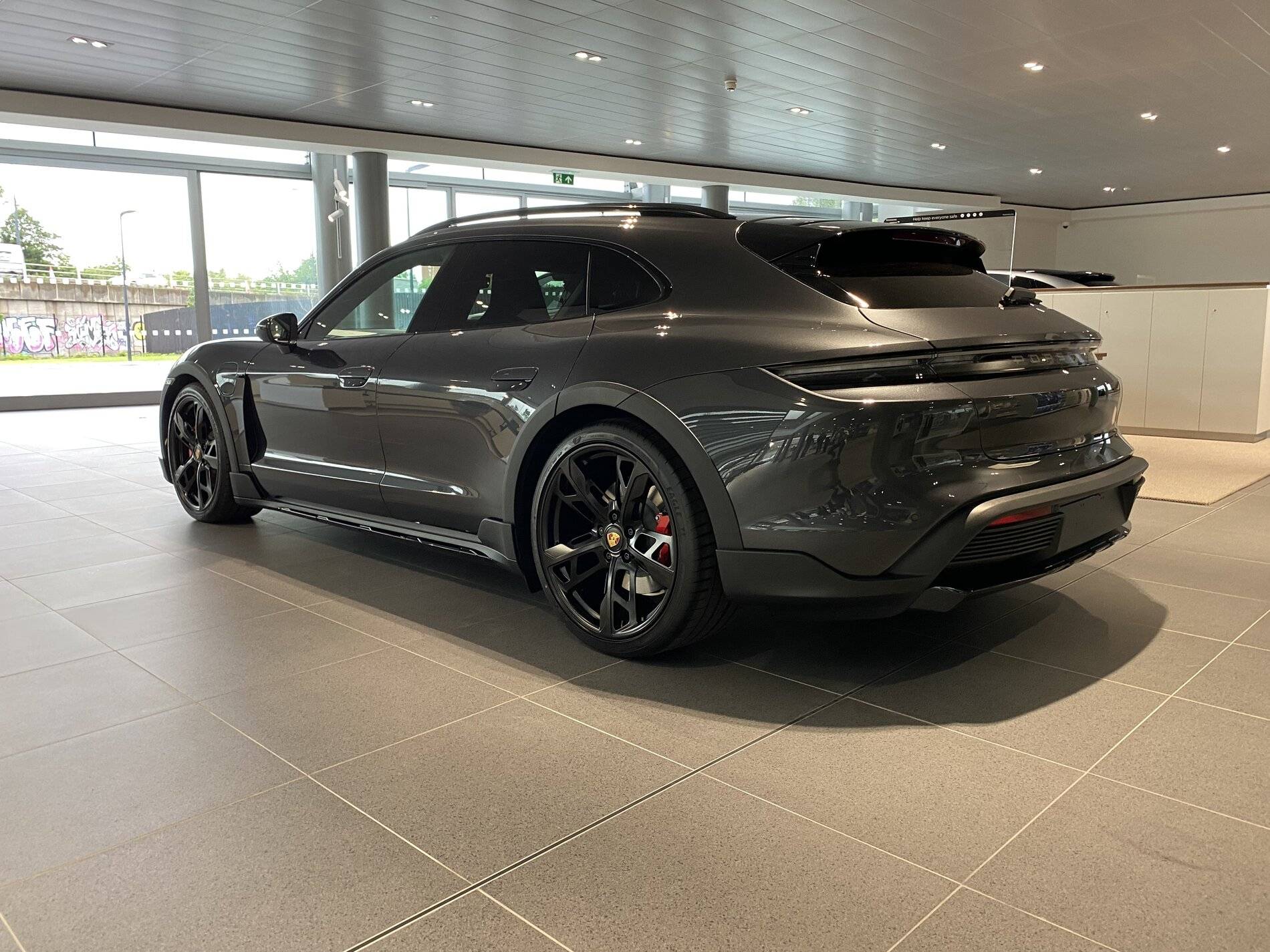 Porsche Taycan VOLCANO GREY Taycan Club C9F9DFFC-4C0D-4E07-B711-3ED285CF3DFD