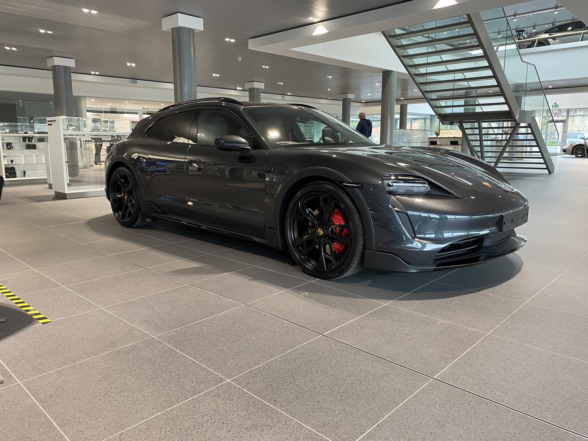 Porsche Taycan VOLCANO GREY Taycan Club F9B34F45-6EFE-4874-AD1C-92D02409D387