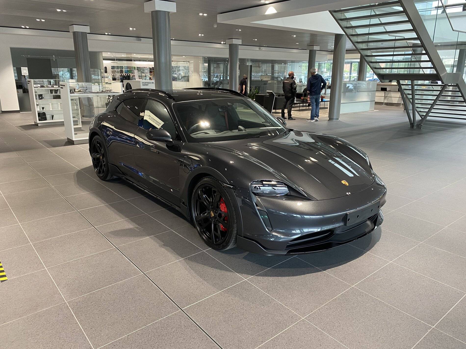 Porsche Taycan VOLCANO GREY Taycan Club 49547A03-CC29-4ACC-8124-69B01D690622