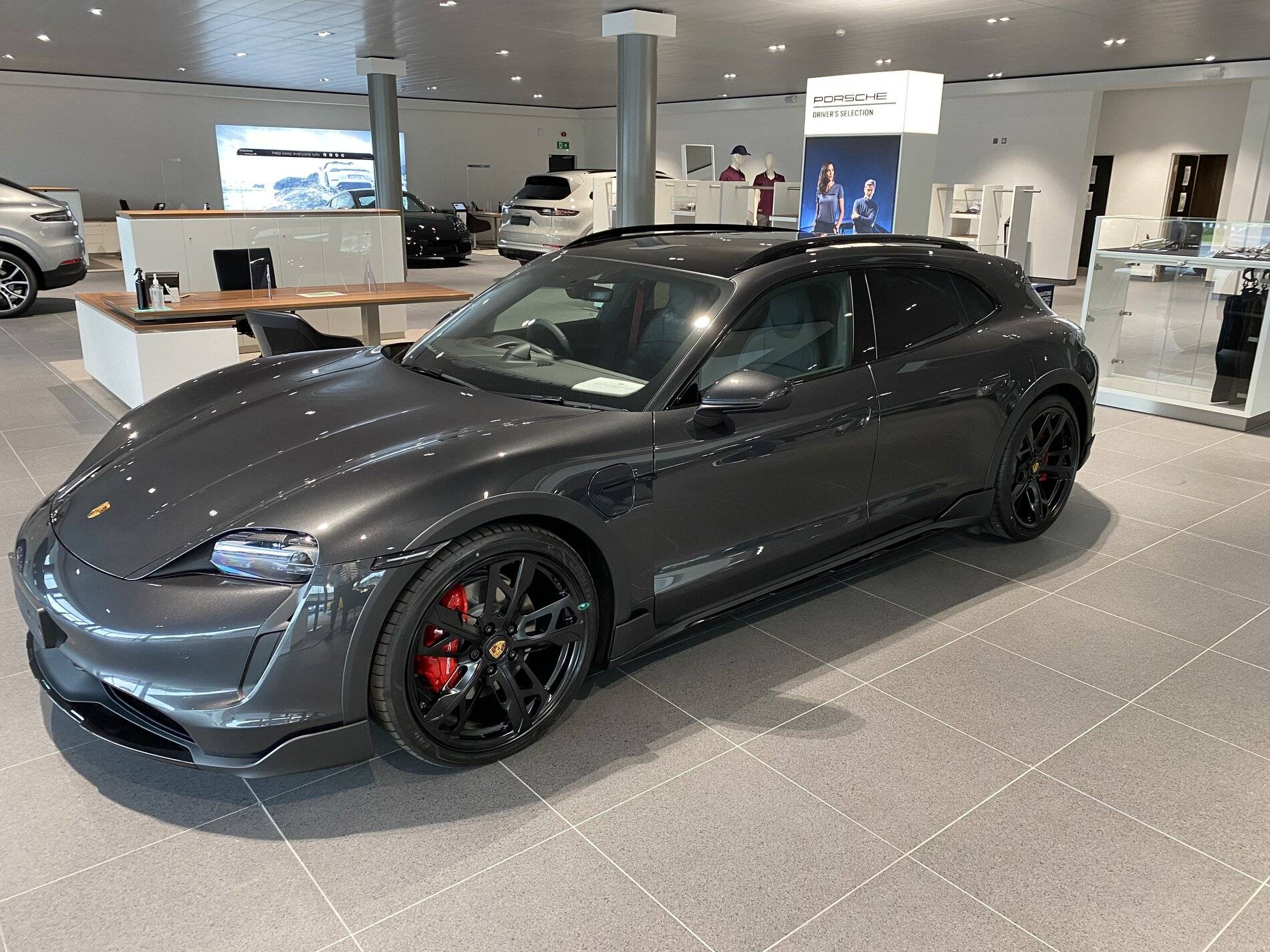 Porsche Taycan VOLCANO GREY Taycan Club B08093F0-6ECD-41BC-BFDB-645BCA2E7CBE