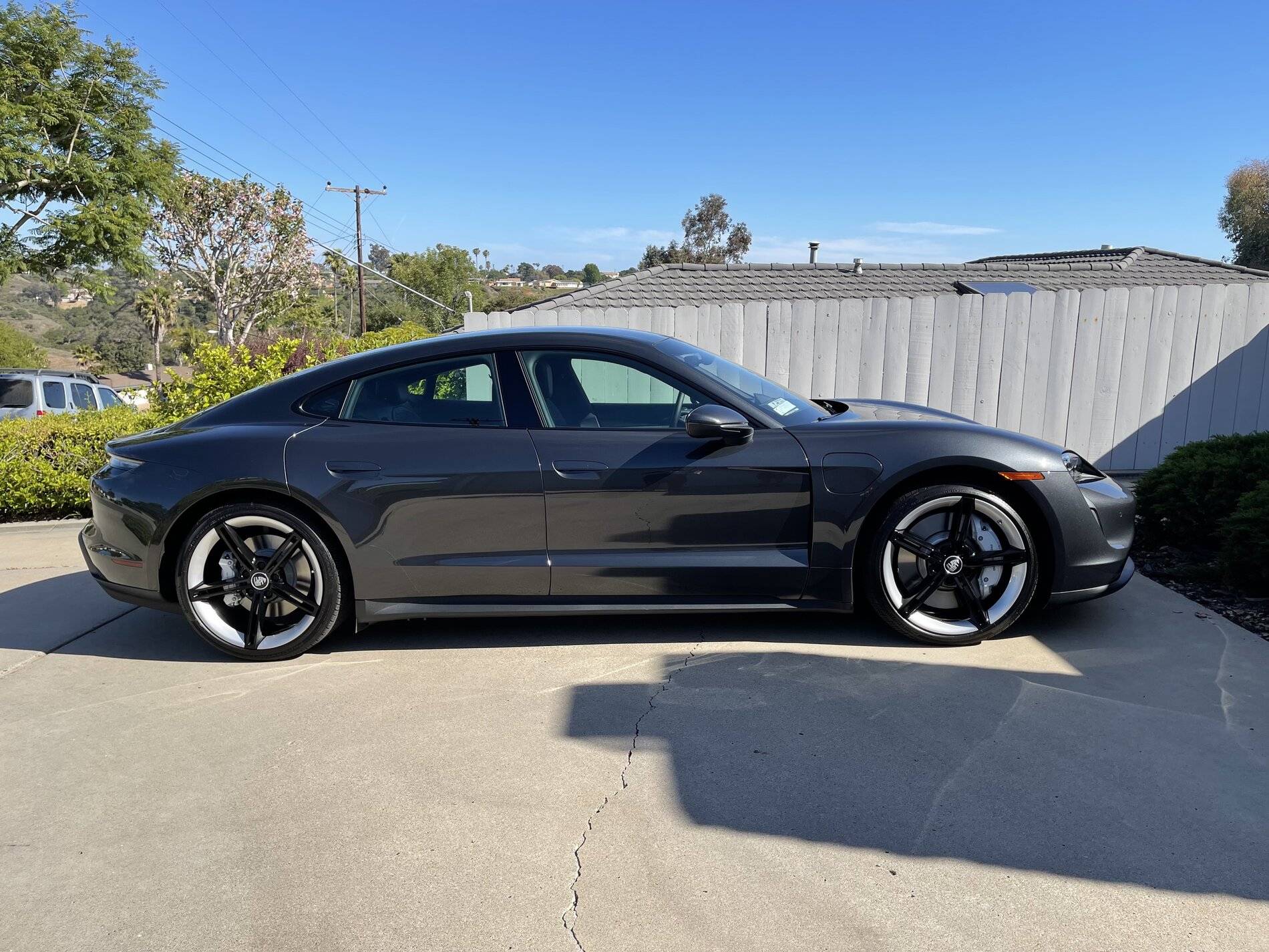 Porsche Taycan VOLCANO GREY Taycan Club B10C7287-72C5-4AA7-8C42-A06EA92D8D5B