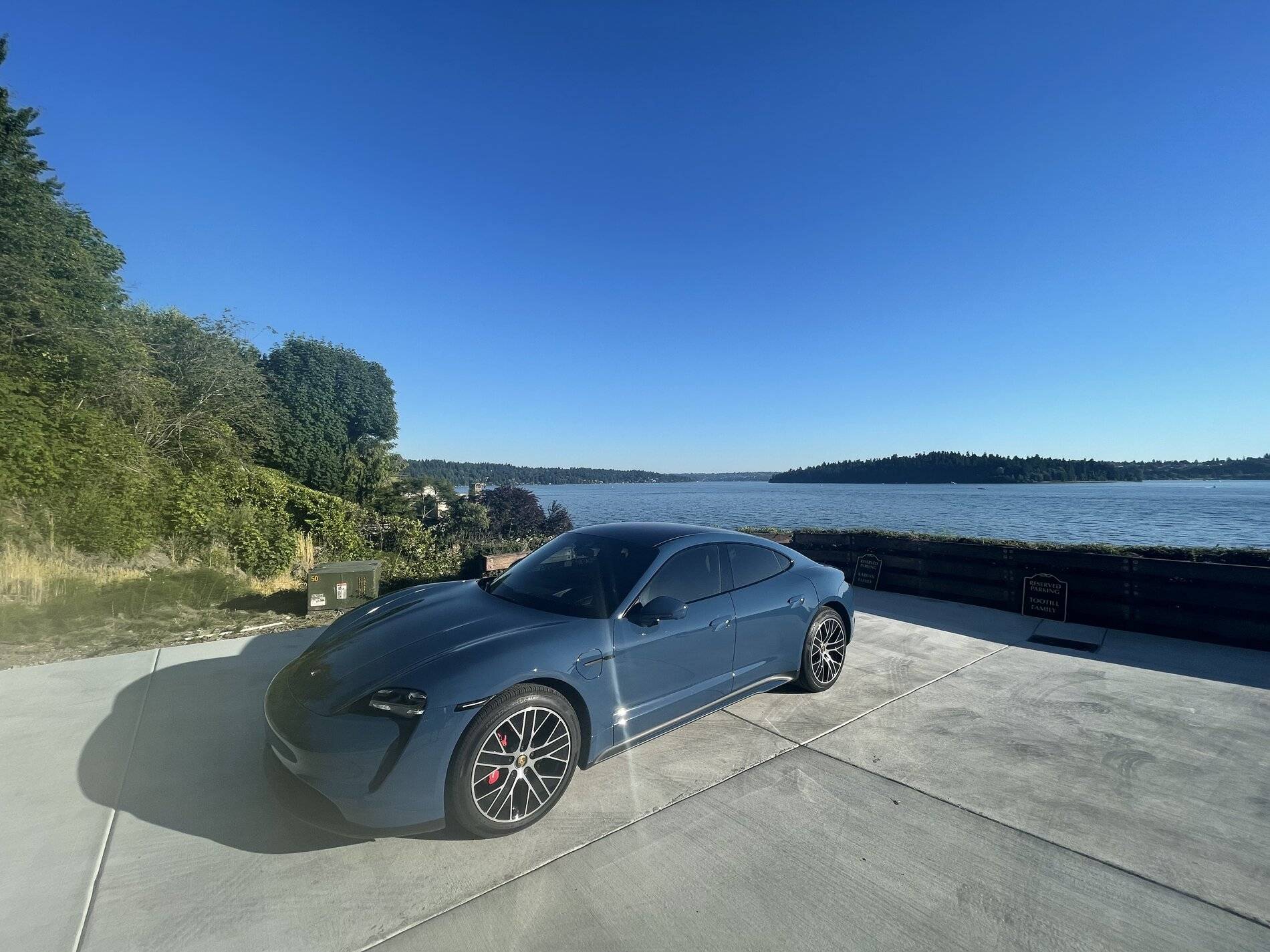 Porsche Taycan NEPTUNE BLUE Taycan Club BF7E9F93-FD13-49DE-8CC5-E57011238C15