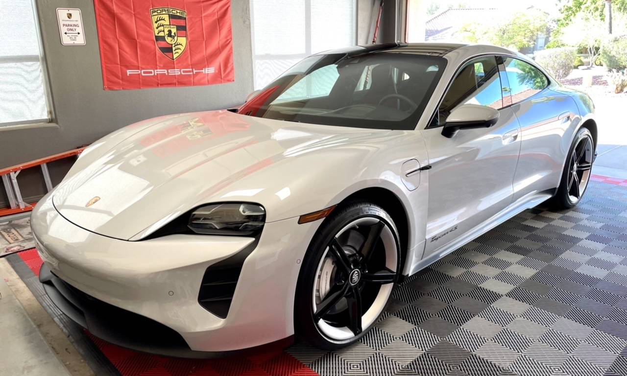 Porsche Taycan ICE GREY Taycan Club F264E533-5866-4766-86A1-676C9A9D14BA