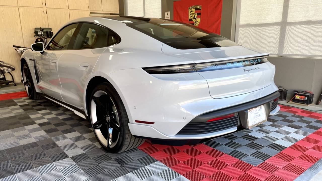 Porsche Taycan ICE GREY Taycan Club CE6318EC-0980-4E20-8F4F-6BA3E69BD908