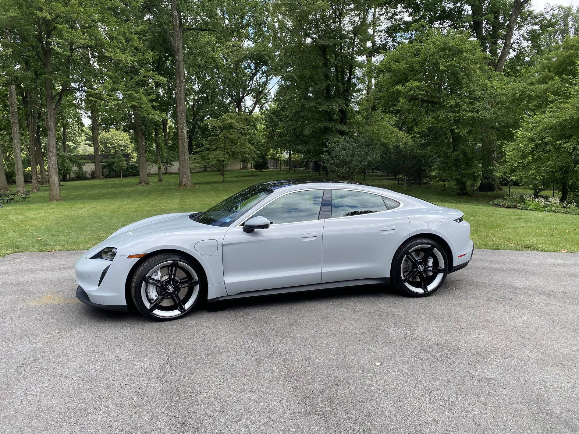 Porsche Taycan ICE GREY Taycan Club 2B90A24E-F6E4-410E-B1FC-B46CAFC87577