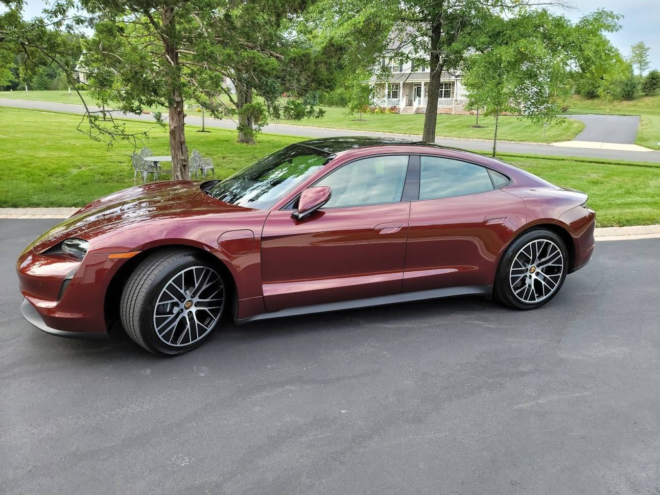 Porsche Taycan CHERRY METALLIC Taycan Club 20210618_190616 (2)