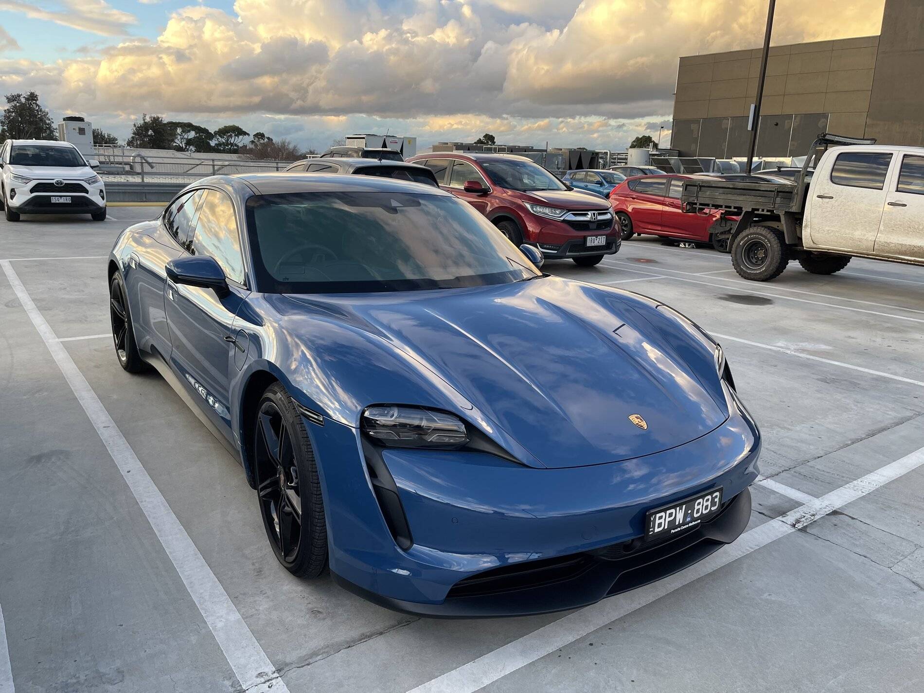 Porsche Taycan NEPTUNE BLUE Taycan Club 22AE645E-2651-4506-A23D-36D10CF34C0D