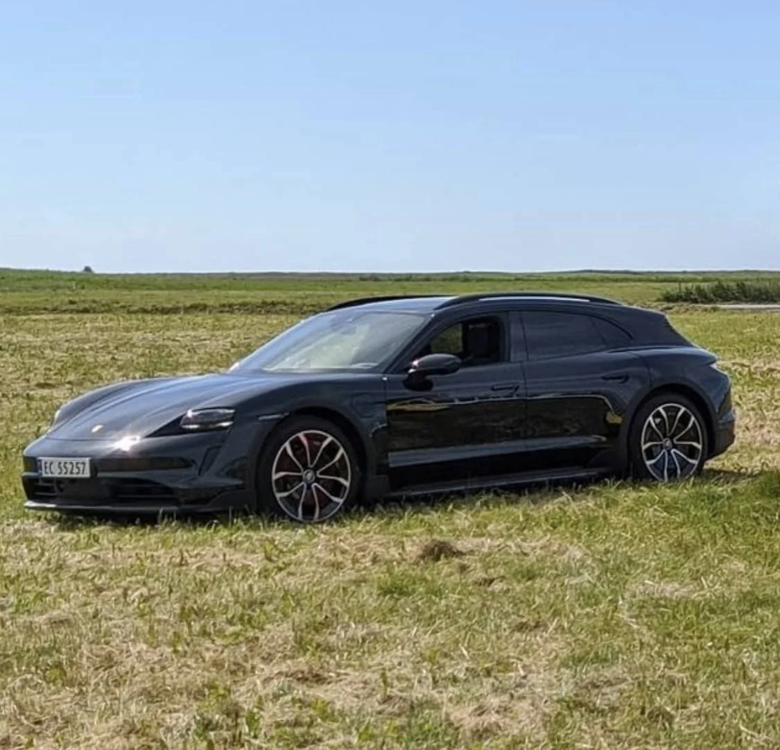 Porsche Taycan Privacy Glass yes or no B268C61E-05F1-4AE2-BAD8-3506D02A938E