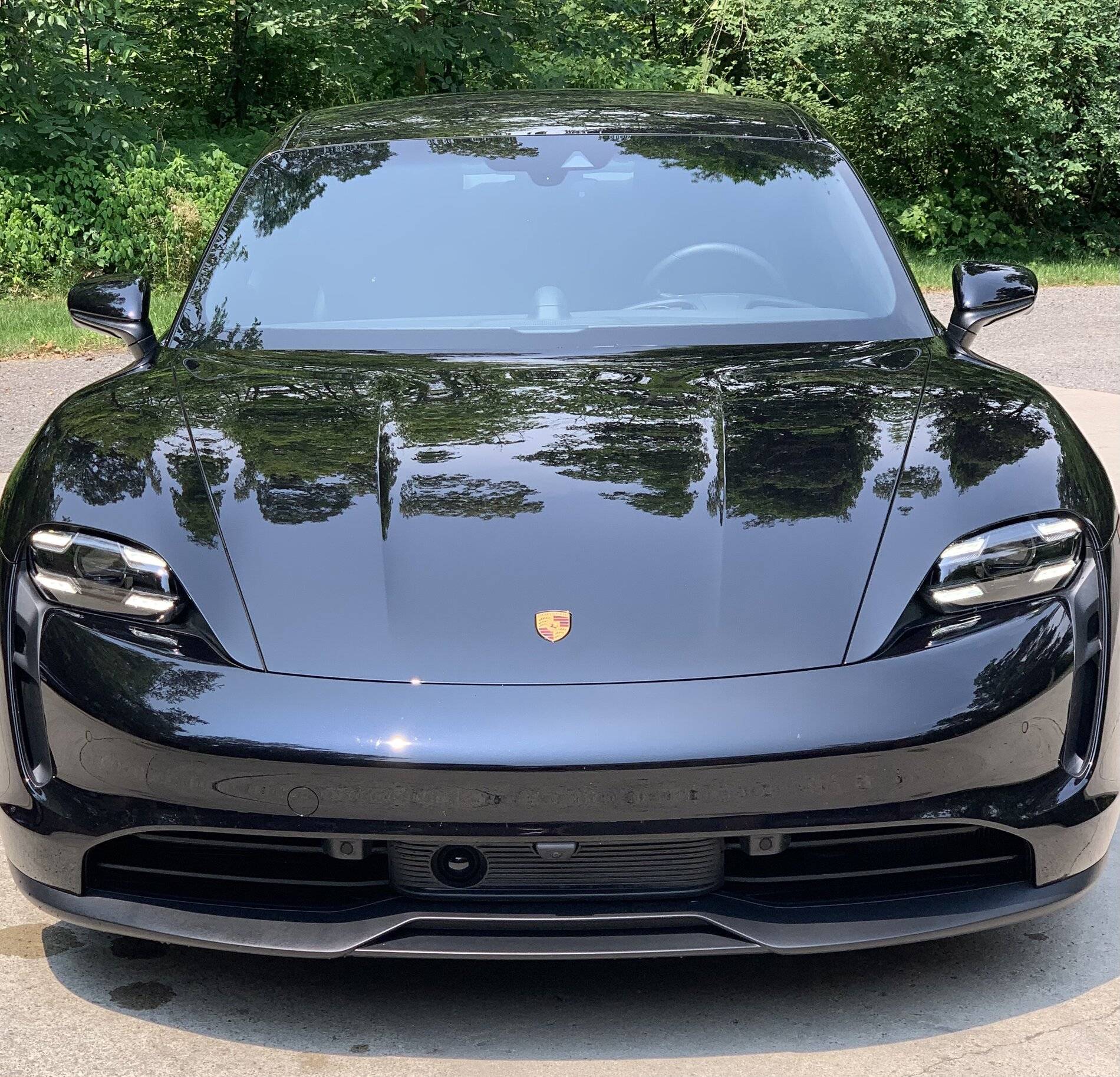 Porsche Taycan BLACK / JET BLACK Taycan Club F3FE7080-26BF-444E-B337-A13FC0DAC42F