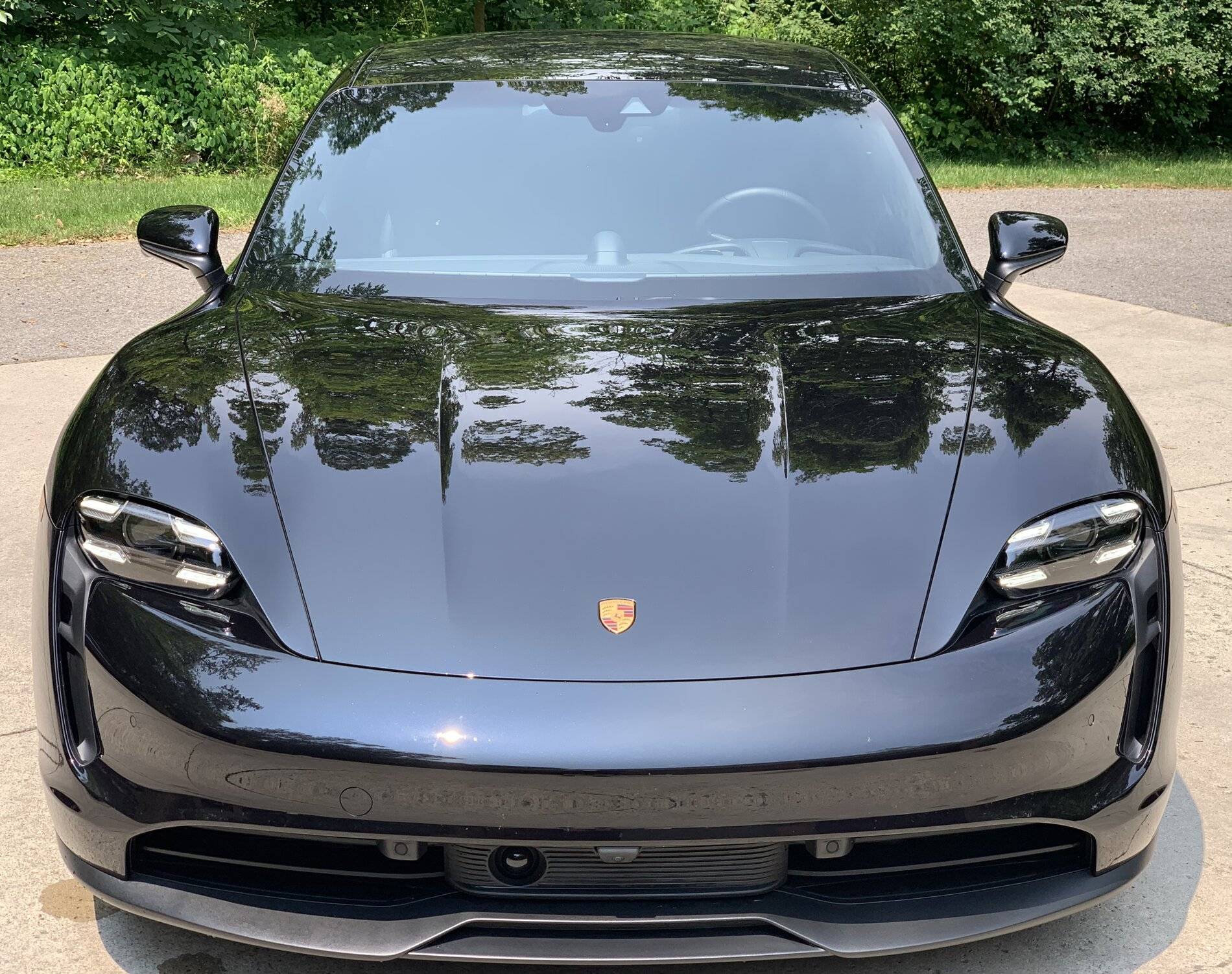 Porsche Taycan BLACK / JET BLACK Taycan Club 06E86FFC-5DE1-4639-B8A4-81ACBF1C5D2F
