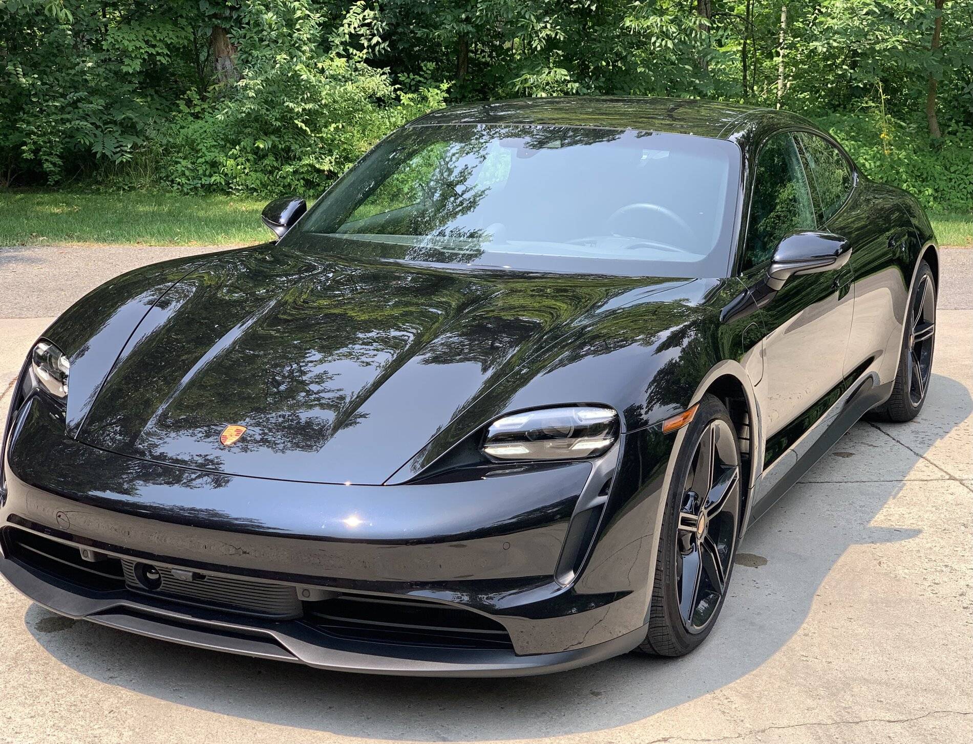Porsche Taycan BLACK / JET BLACK Taycan Club 68FCBA58-DCA6-4AB1-B490-ED7EA9FE21AB