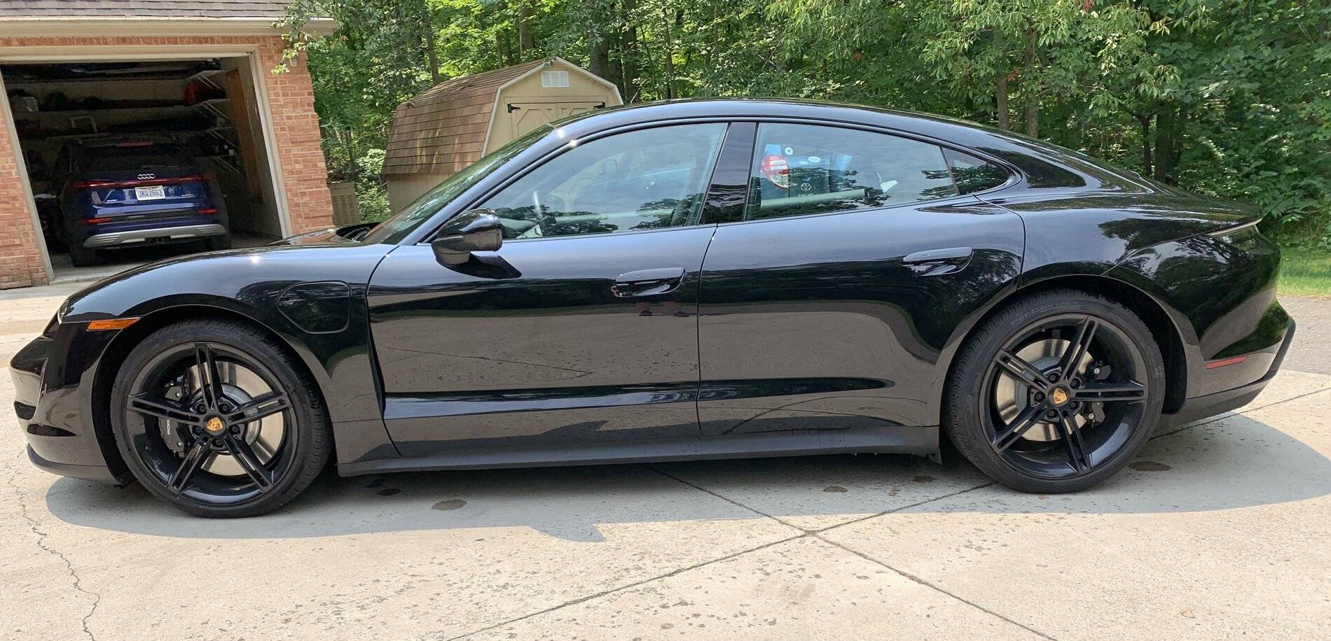 Porsche Taycan BLACK / JET BLACK Taycan Club 0E7F5EC8-BC72-4E3D-BE83-7122C740AB9E