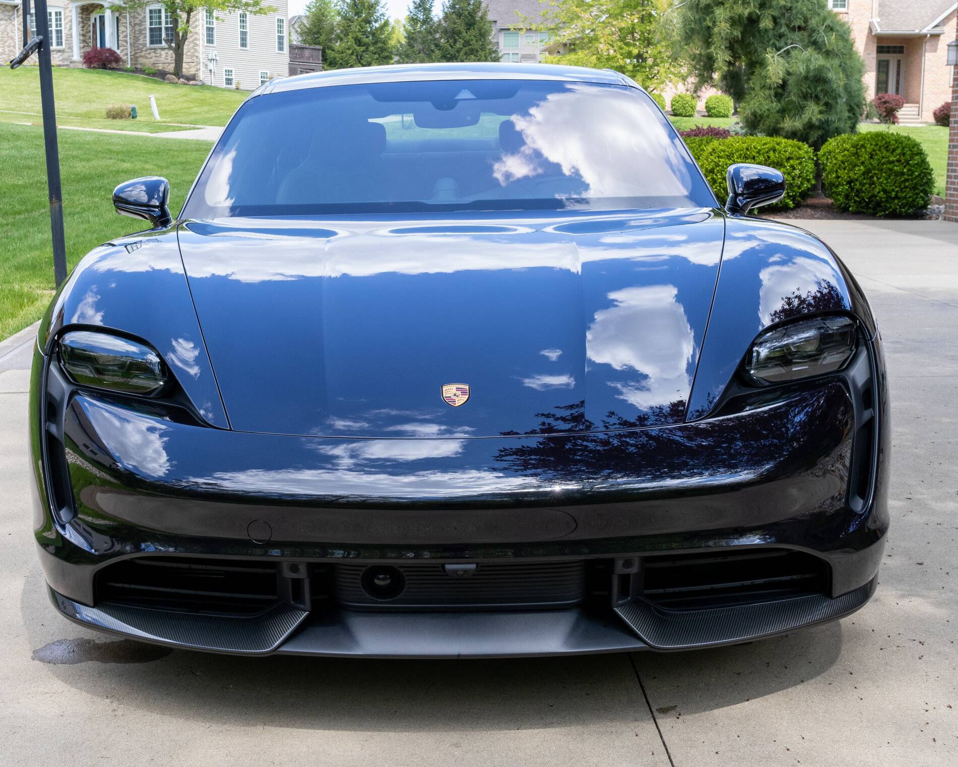 Porsche Taycan BLACK / JET BLACK Taycan Club 6A9331BB-D5EF-4B5D-9F6F-61EDCF4257BA
