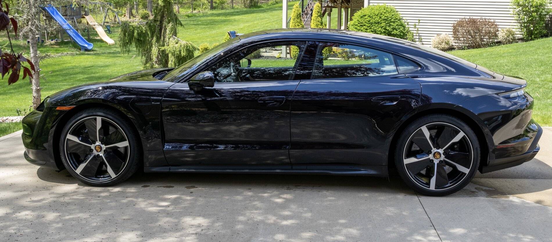 Porsche Taycan BLACK / JET BLACK Taycan Club C5F7315D-0115-458F-A0E6-5229AAF08059