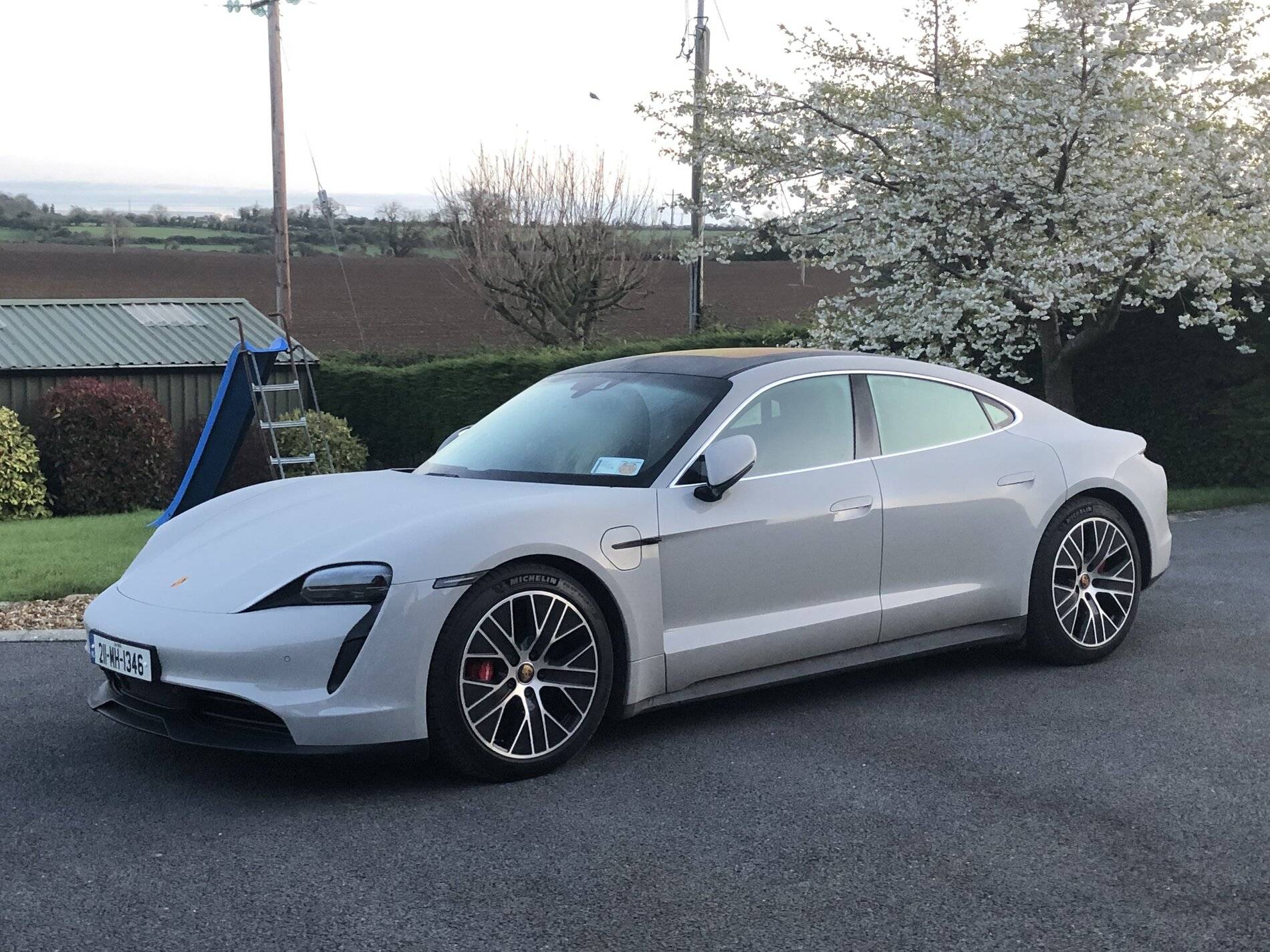 Porsche Taycan CHALK Taycan Club E3F3686A-0475-4E8F-B104-0DD8C81F80F9