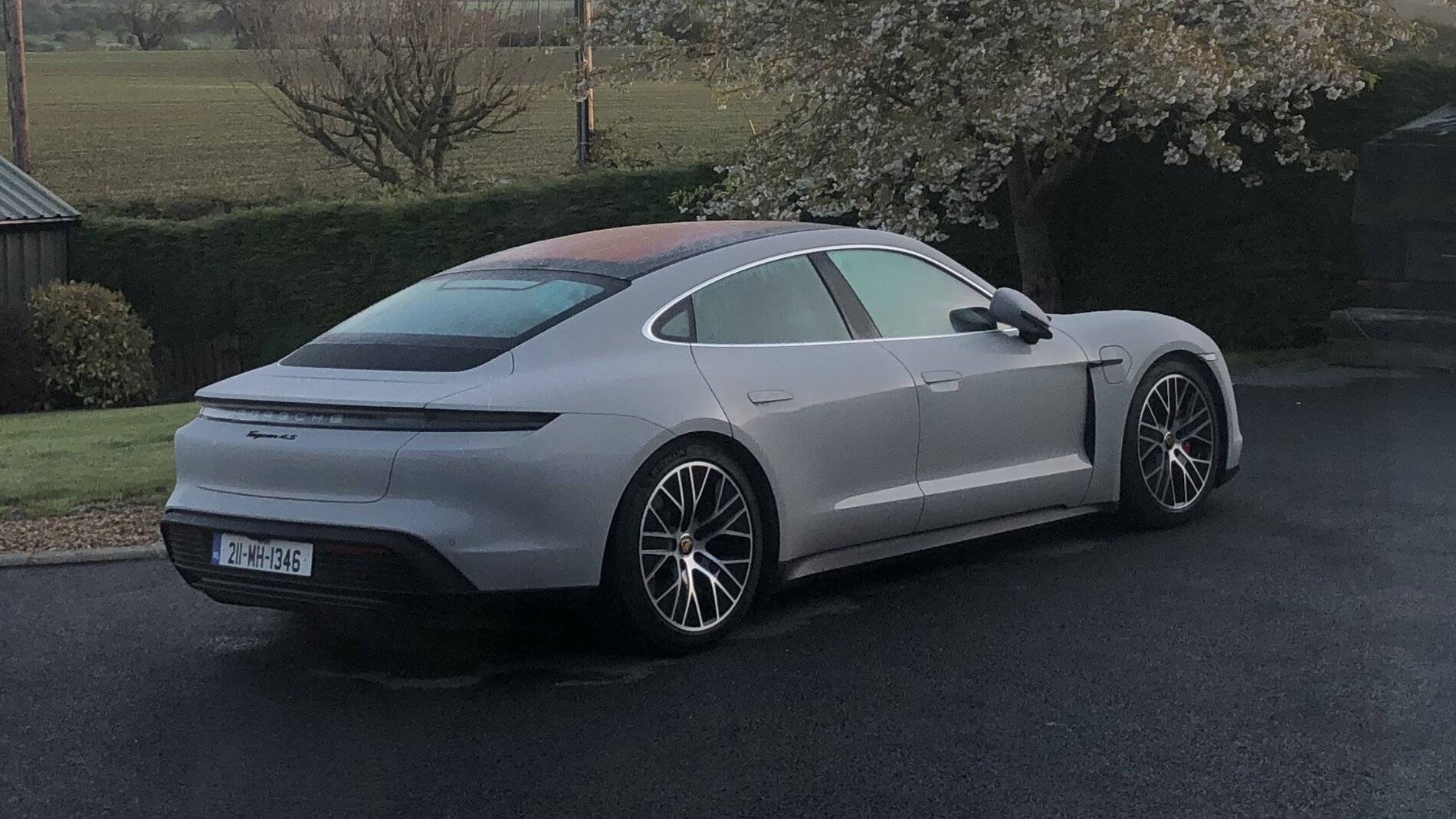 Porsche Taycan CHALK Taycan Club A3E74BDA-D9B6-4F8D-97F9-5BEDDB5D1877