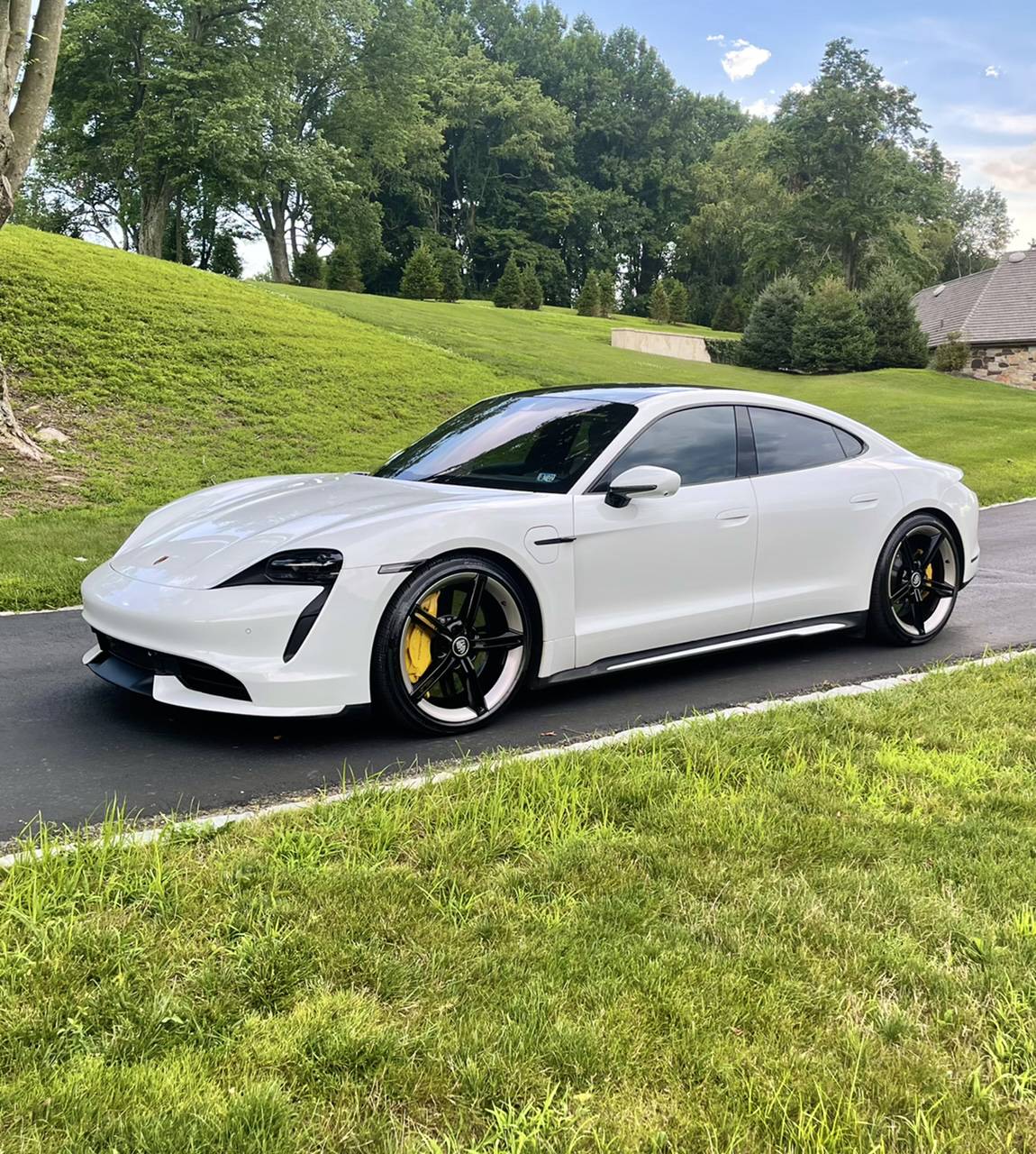 Porsche Taycan CARRARA WHITE Taycan Club C34F4178-D2E6-45F7-85DC-85D289C786F8