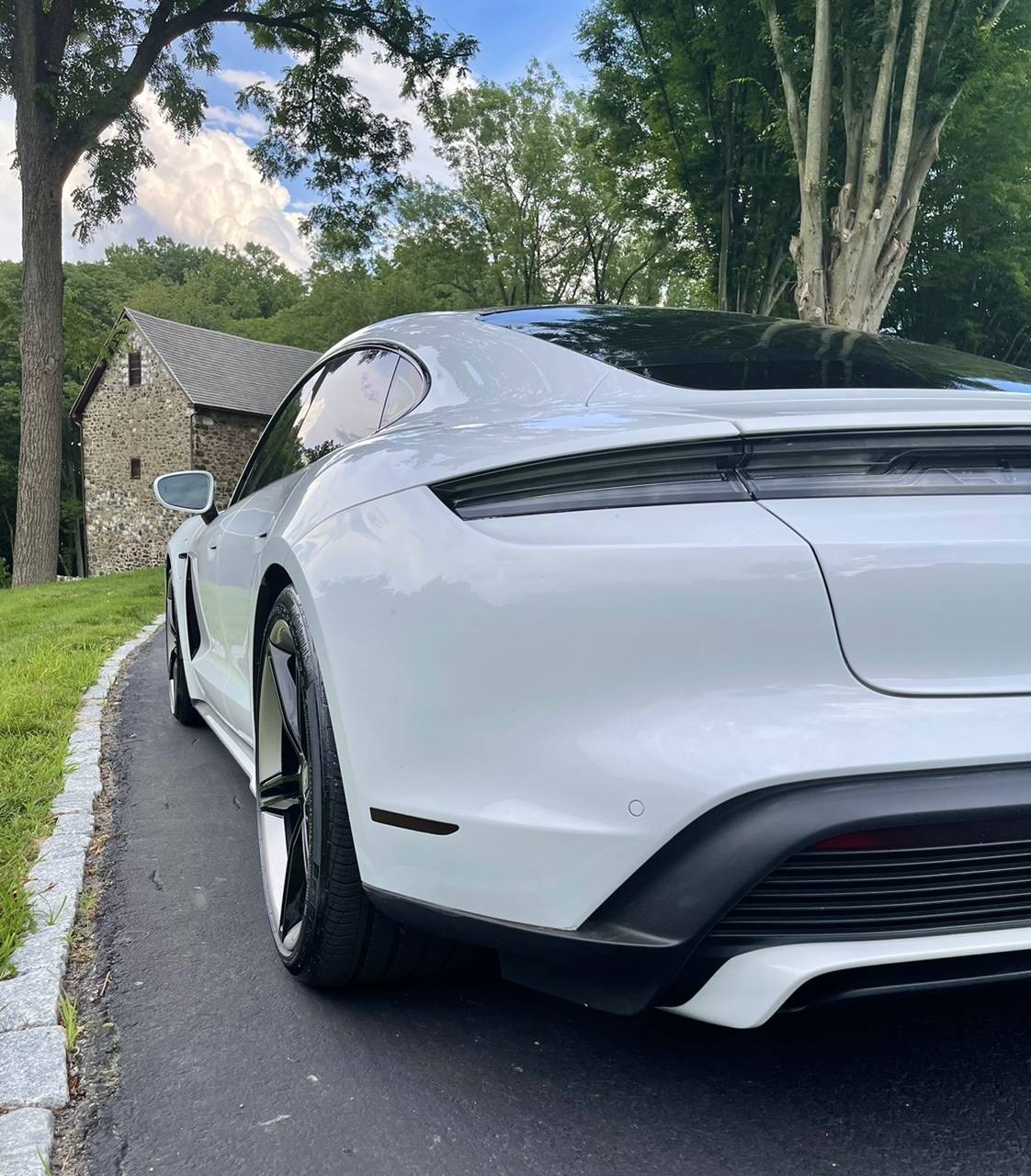 Porsche Taycan CARRARA WHITE Taycan Club 4D56DED3-97DA-4A44-B2C5-51A567F4F07E