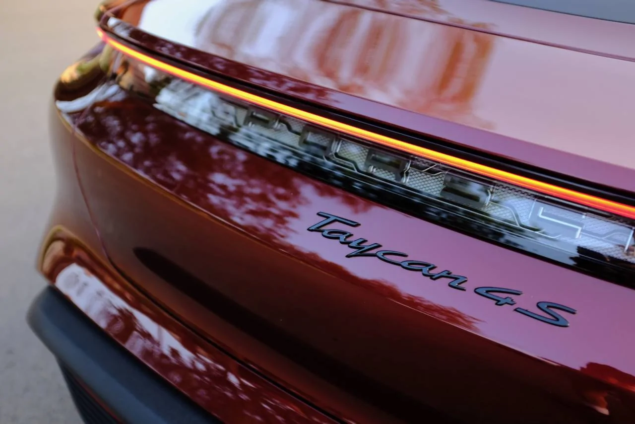 Porsche Taycan CHERRY METALLIC Taycan Club DSCF7389
