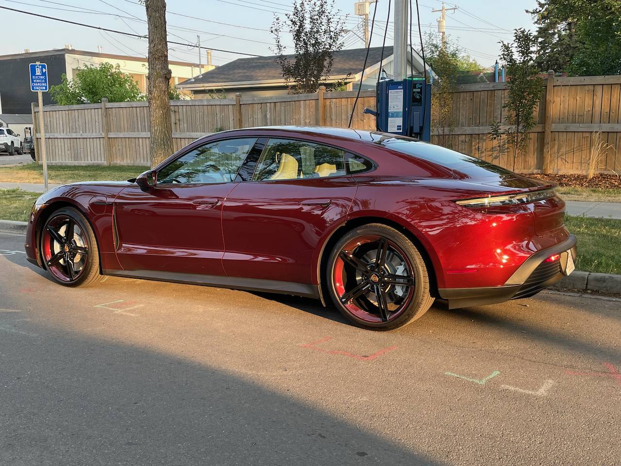 Porsche Taycan CHERRY METALLIC Taycan Club IMG_1559