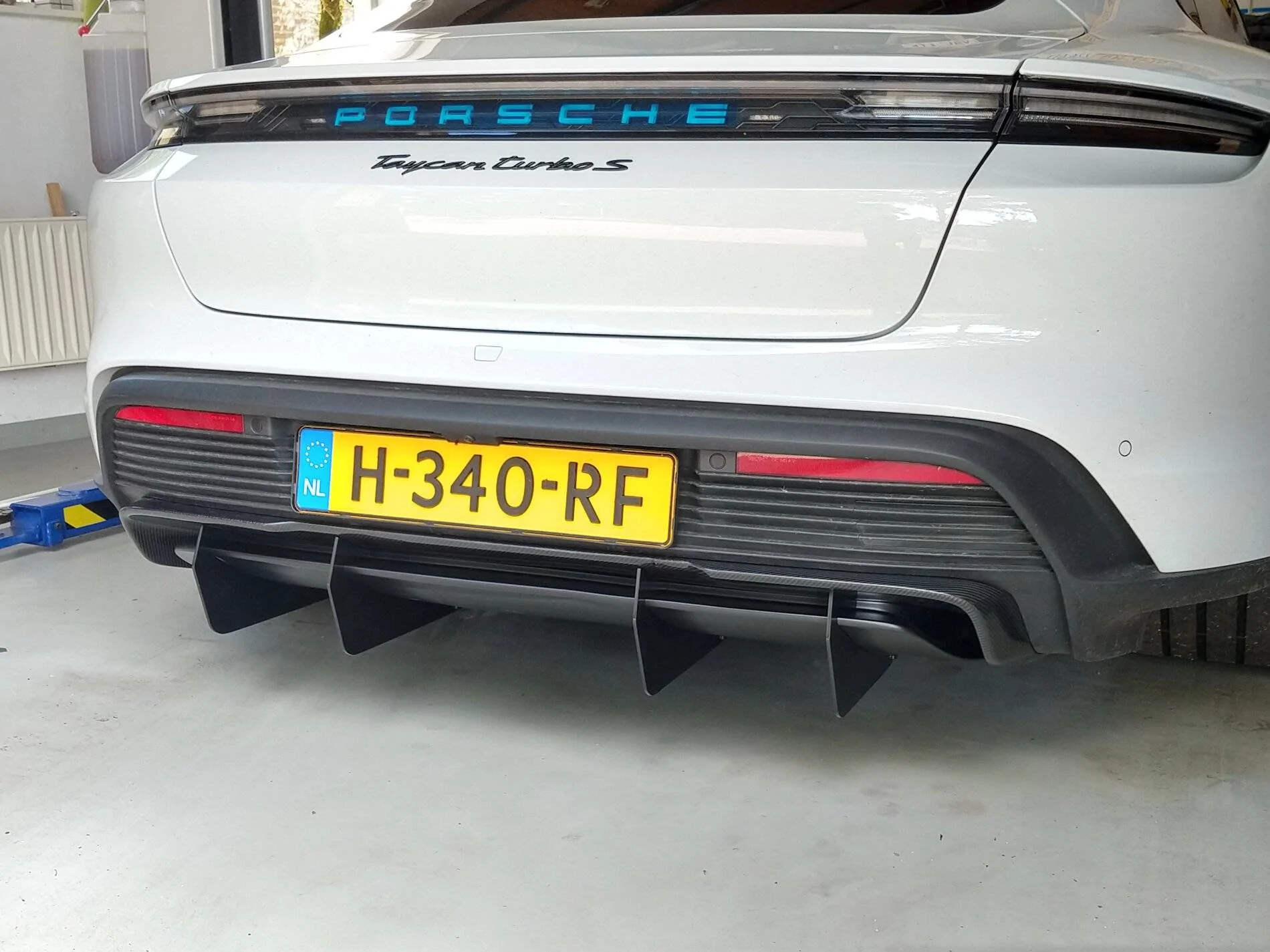 Porsche Taycan Taycan RWD vs. Turbo S Brake Caliper Sizes IMG_20210709_151437167_HDR