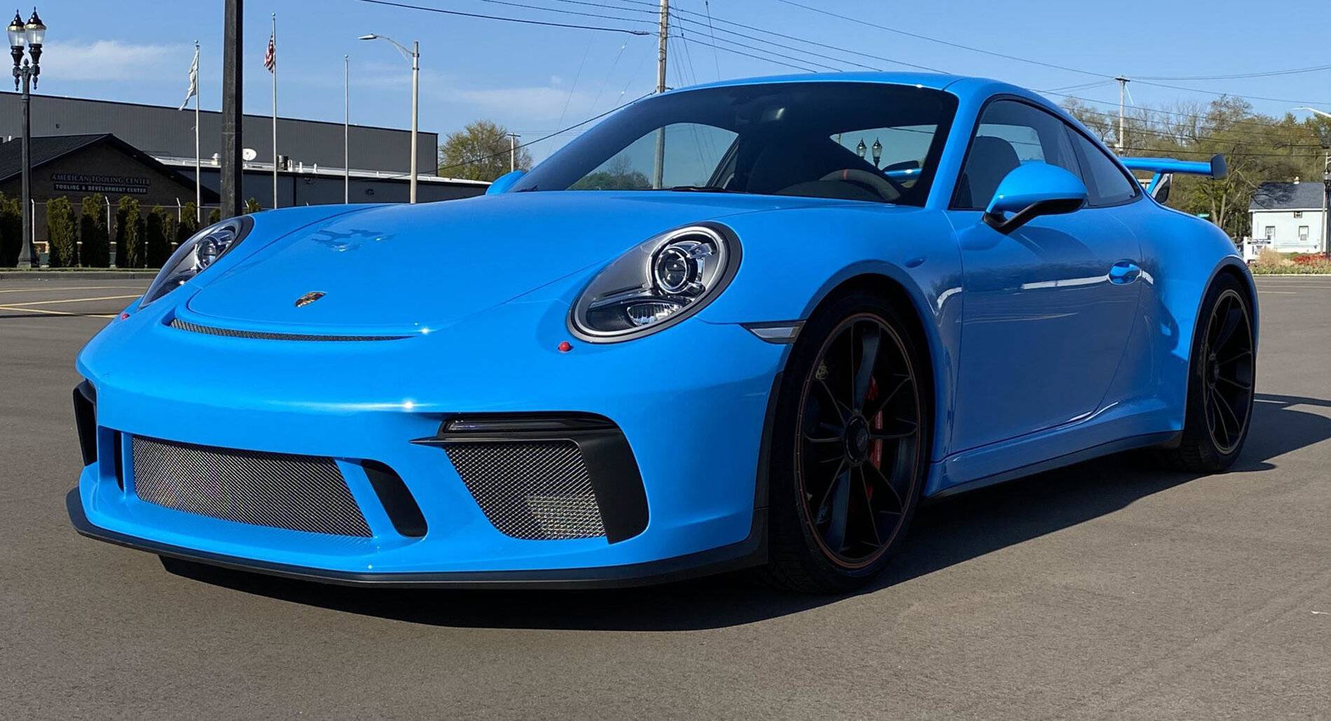 Porsche Taycan NEPTUNE BLUE Taycan Club Porsche-911-GT3-1c