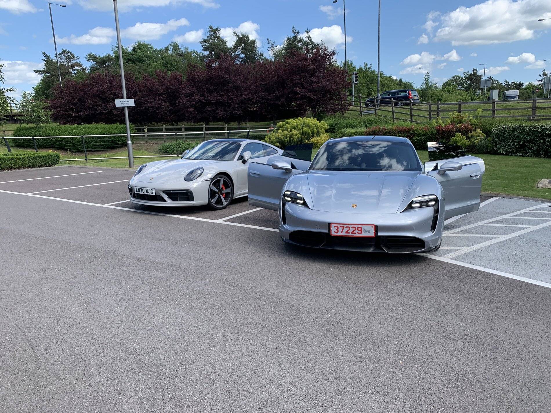 Porsche Taycan Test drive 911 and Taycan E3C0A144-84BF-4363-A89D-715A5F3792C7