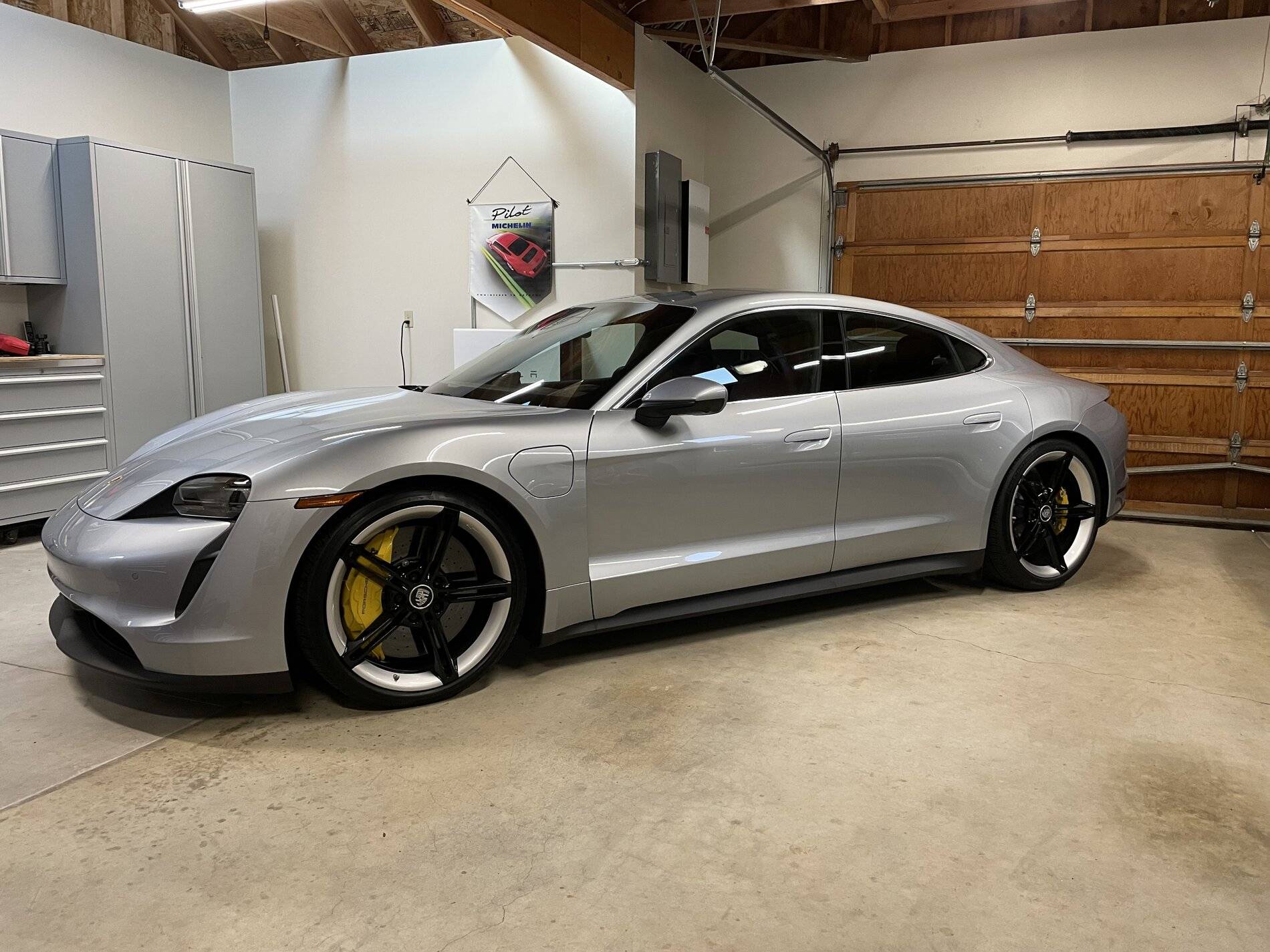 Porsche Taycan Help with CT4S Config and Color (Dolomite vs Ice Grey) IMG_0924