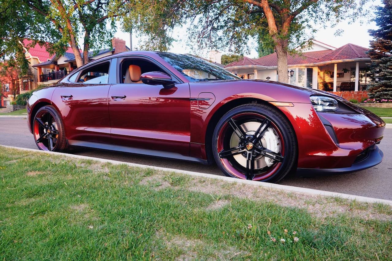 Porsche Taycan CHERRY METALLIC Taycan Club SON02406