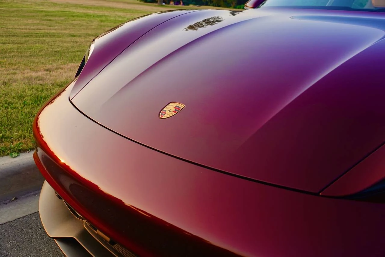 Porsche Taycan CHERRY METALLIC Taycan Club SON02377
