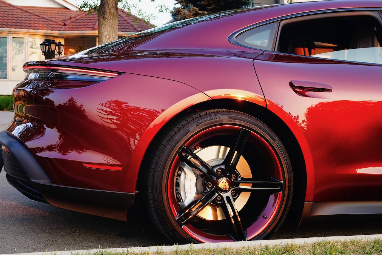 Porsche Taycan CHERRY METALLIC Taycan Club SON02410