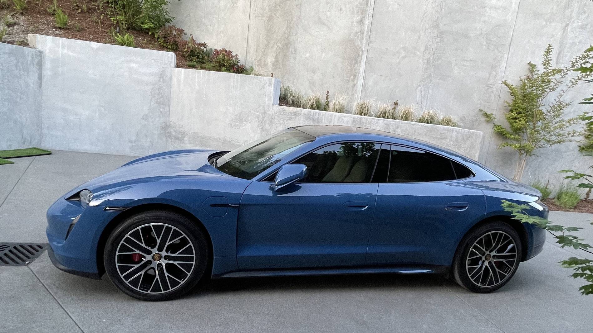 Porsche Taycan 2021 Neptune Blue 4S - Loaded- Mint Condition 04BEDA0C-EAB8-42A4-98D4-CDE7FB957115