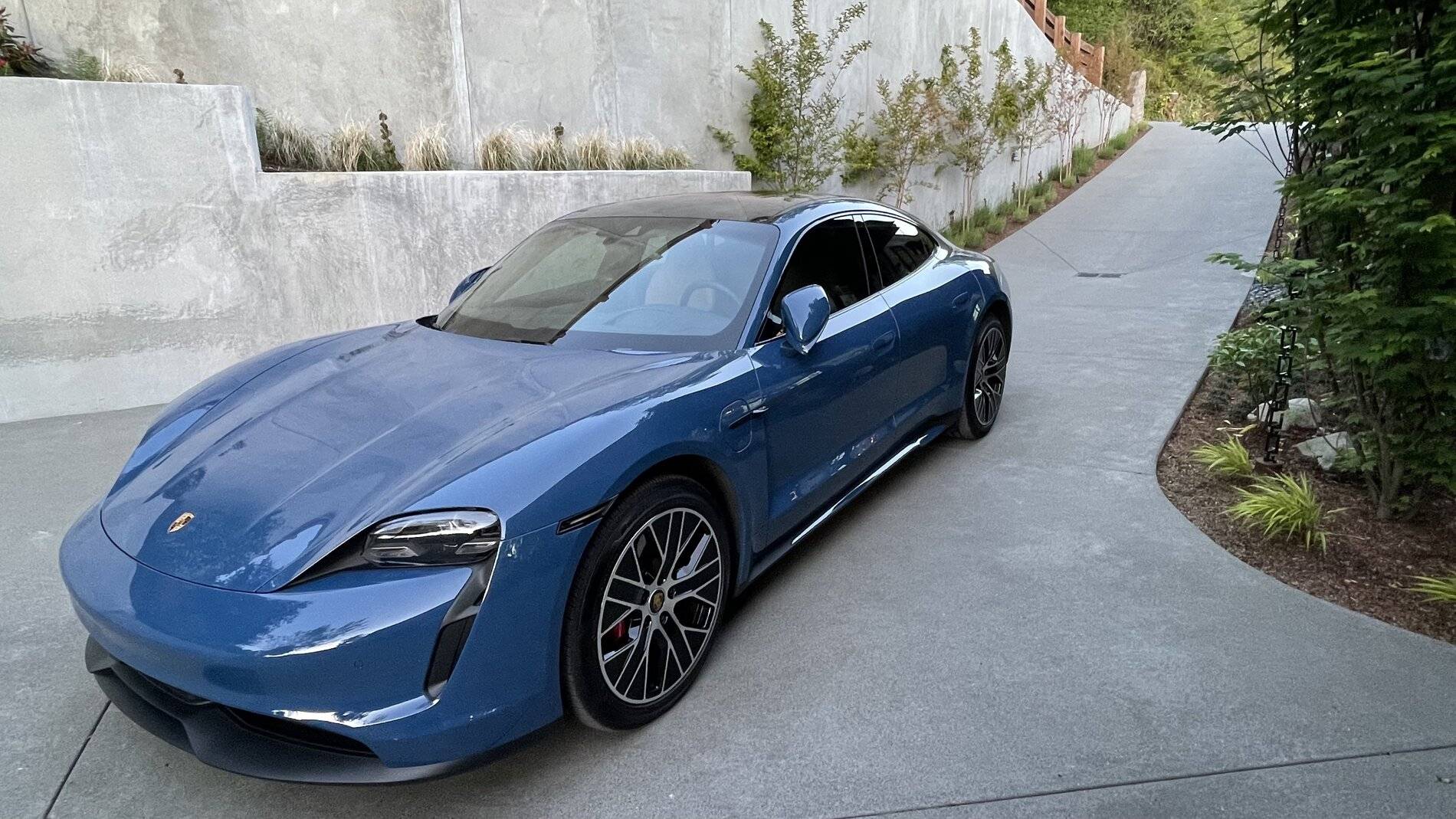Porsche Taycan 2021 Neptune Blue 4S - Loaded- Mint Condition 102854D5-20D4-46A3-B90F-9B0FACB4C3CF