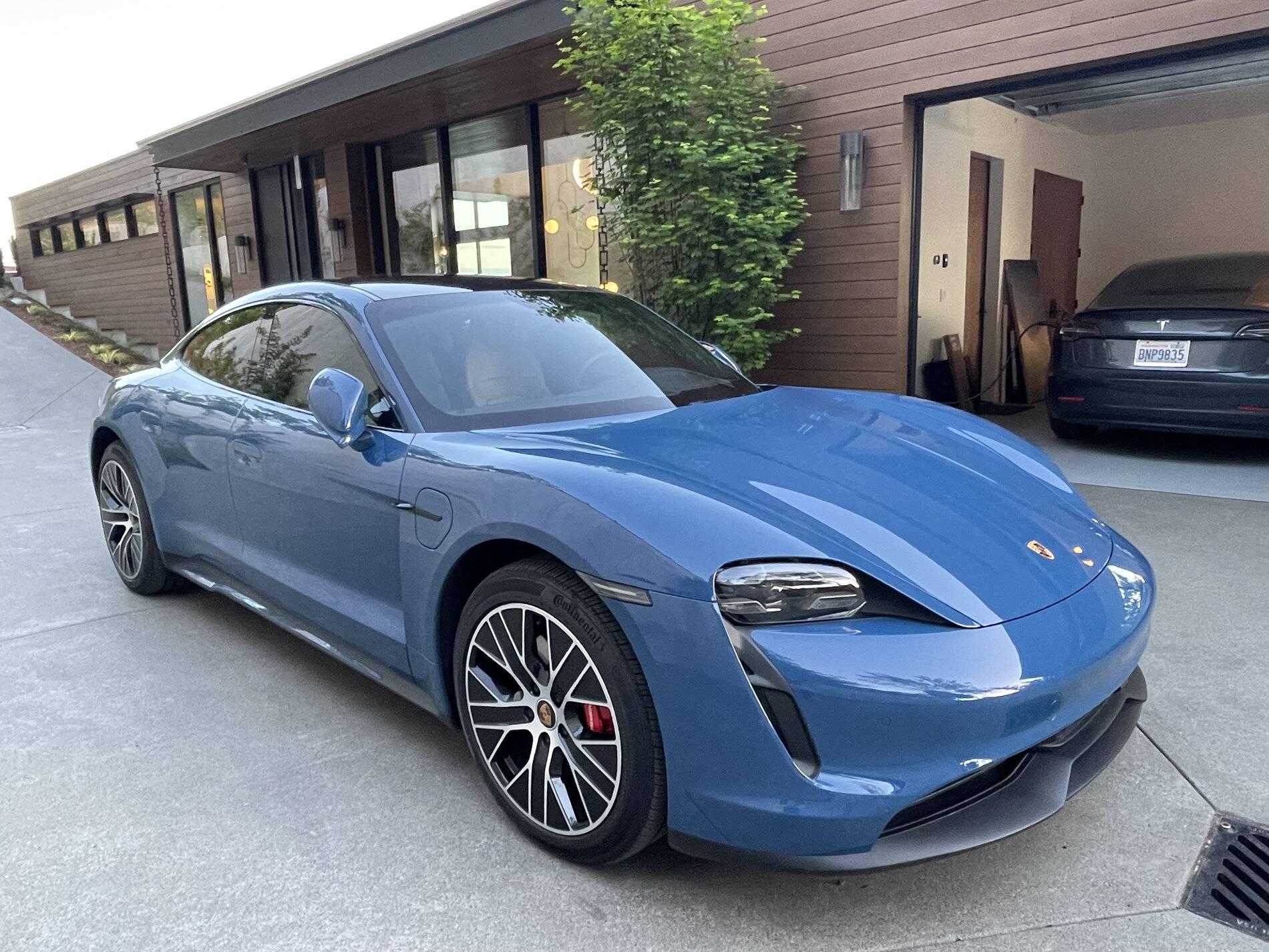 Porsche Taycan 2021 Neptune Blue 4S - Loaded- Mint Condition 231F4D6E-CDC9-456D-BF15-E719BCC59372