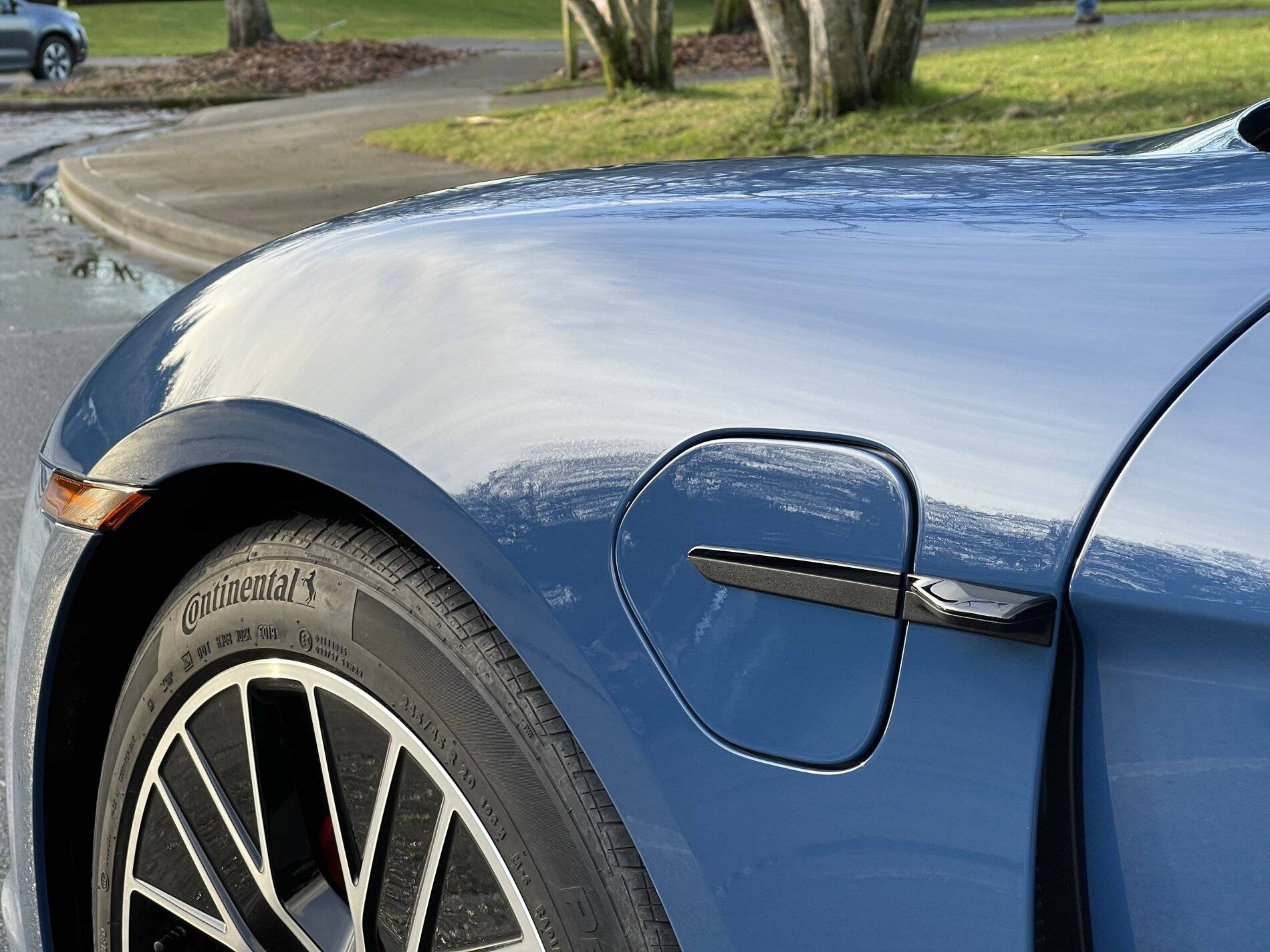 Porsche Taycan 2021 Neptune Blue 4S - Loaded- Mint Condition 4D6093A9-A20F-41DF-AC5D-BD9F12802AE4