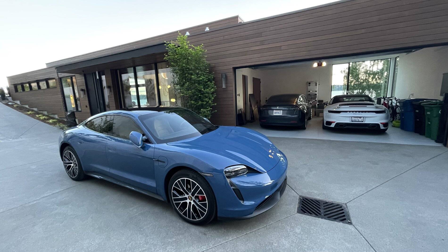 Porsche Taycan 2021 Neptune Blue 4S - Loaded- Mint Condition ECCBEF58-0560-4C5D-8FD5-B095F9A2217C