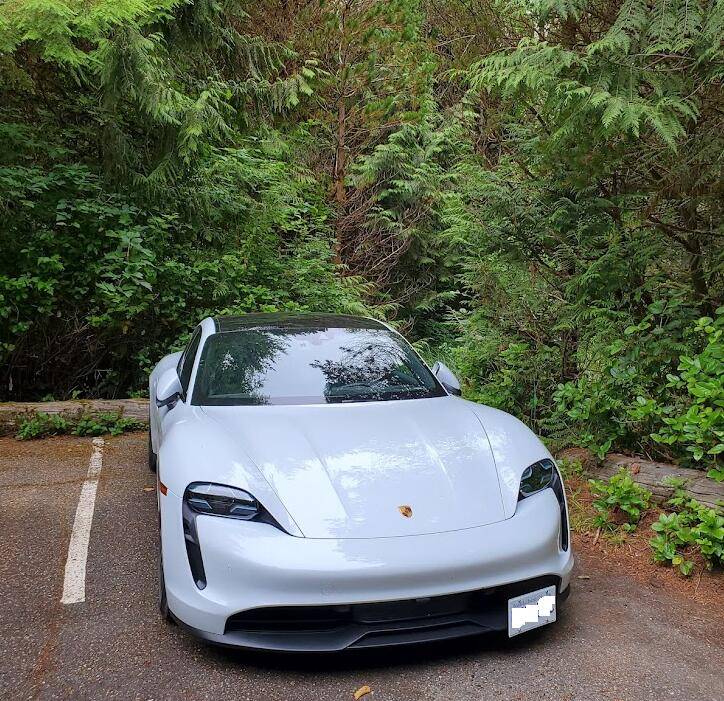 Porsche Taycan Dealing with the front license plate 1627762188156