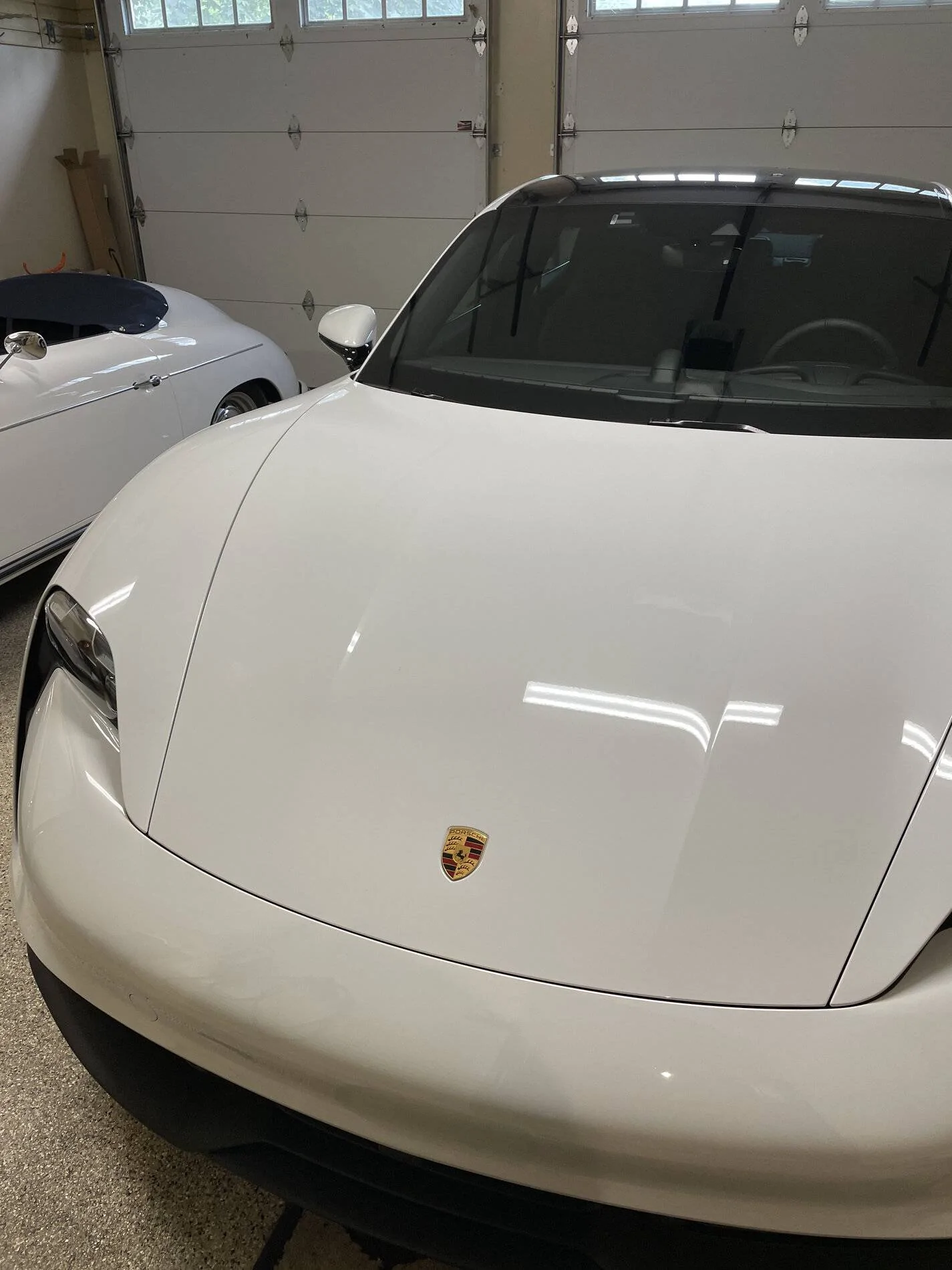 Porsche Taycan Normal black vs Jet Black Metallic: Opinion needed IMG_0040