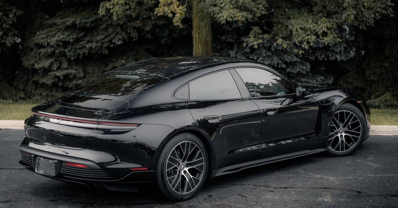 Porsche Taycan Normal black vs Jet Black Metallic: Opinion needed C923E6A0-EF41-47FE-9ED8-1A906AB29253