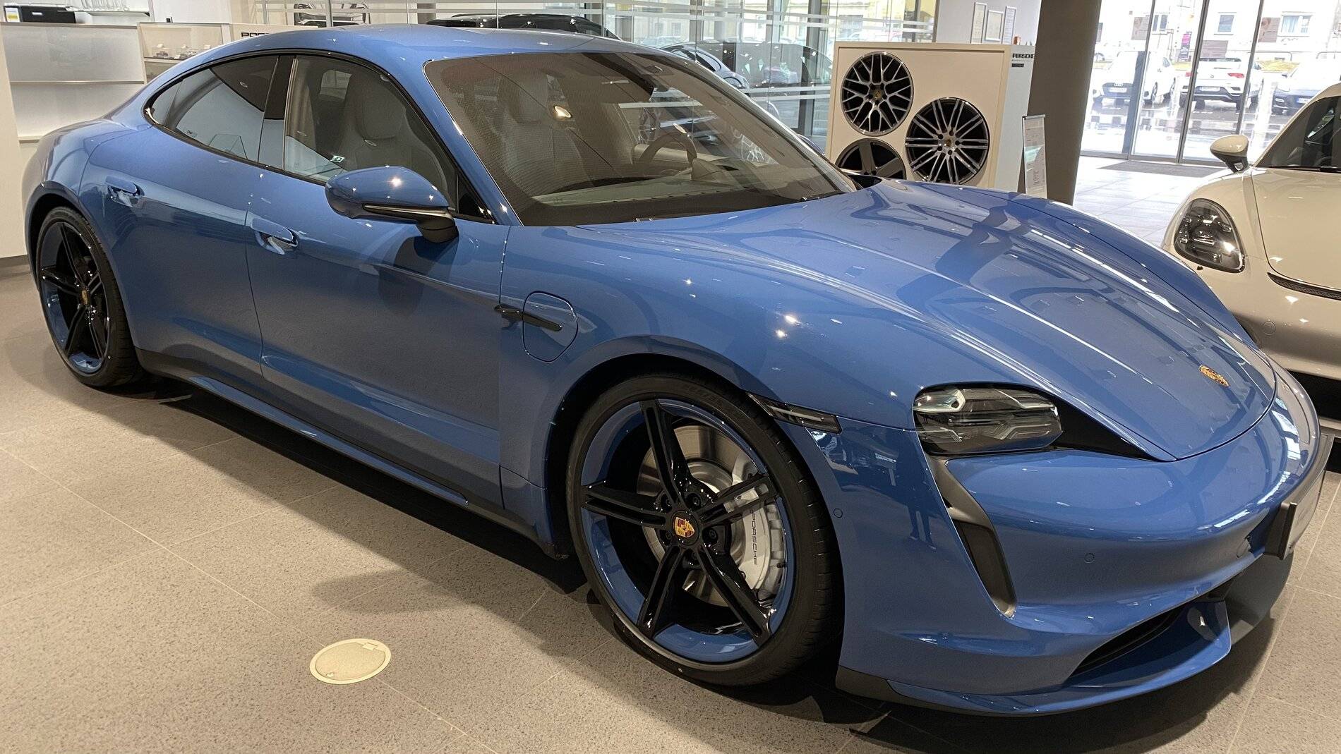 Porsche Taycan NEPTUNE BLUE Taycan Club tempImagewOxolc