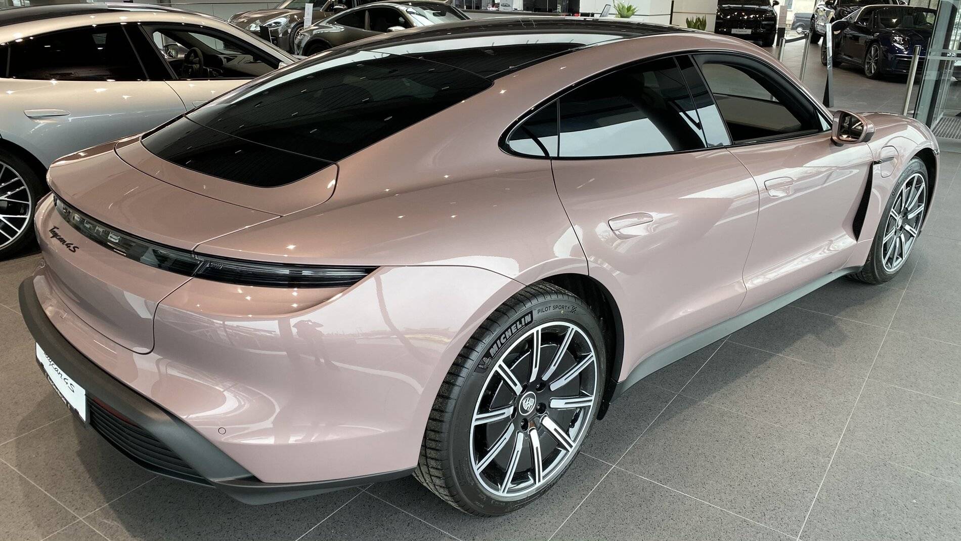 Porsche Taycan FROZEN BERRY METALLIC Taycan Club tempImageJ76max